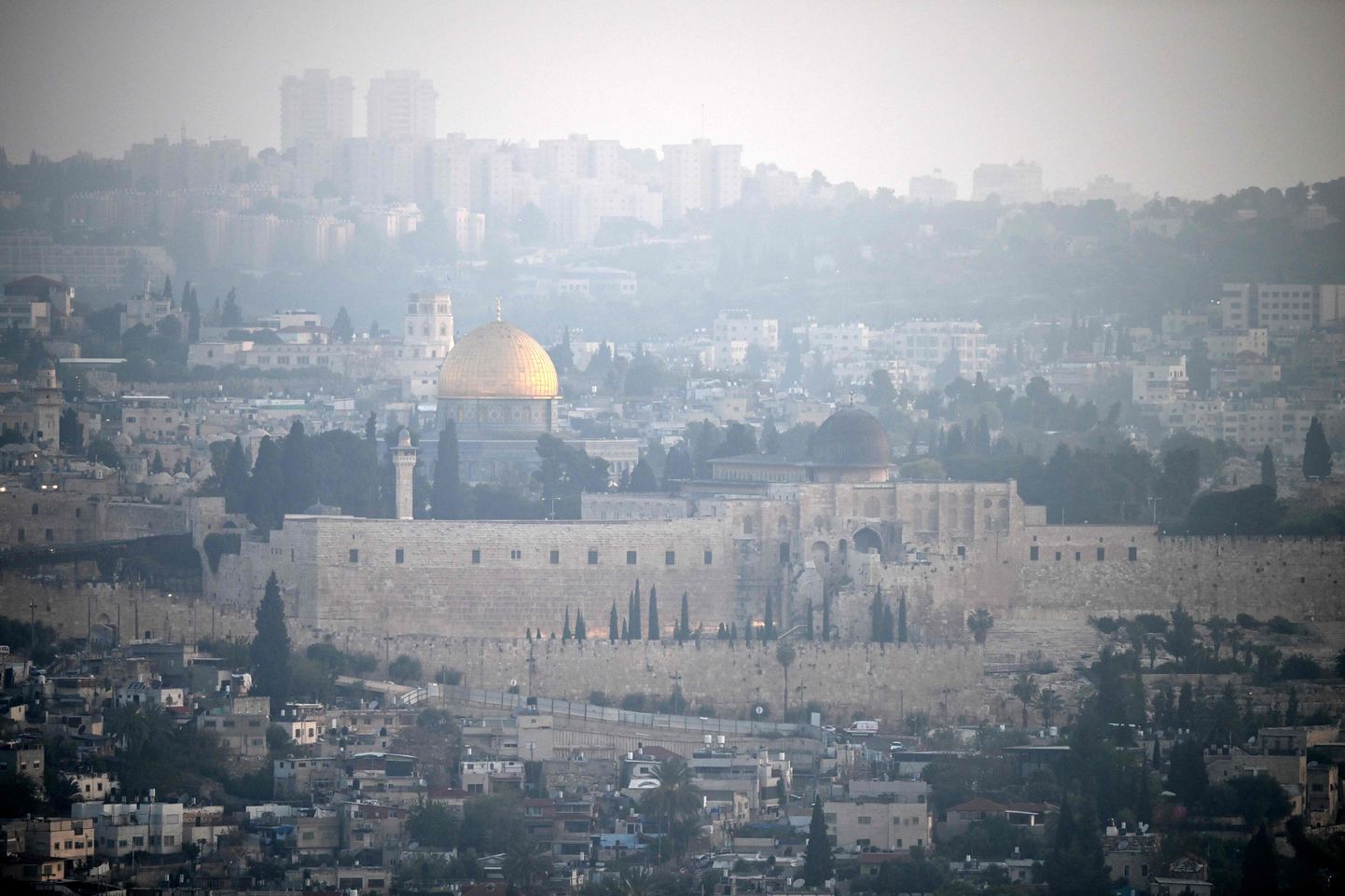 Vaade Jeruusalemmale koidikul pärast Iraani drooni- ja raketirünnakut Iisraelile.