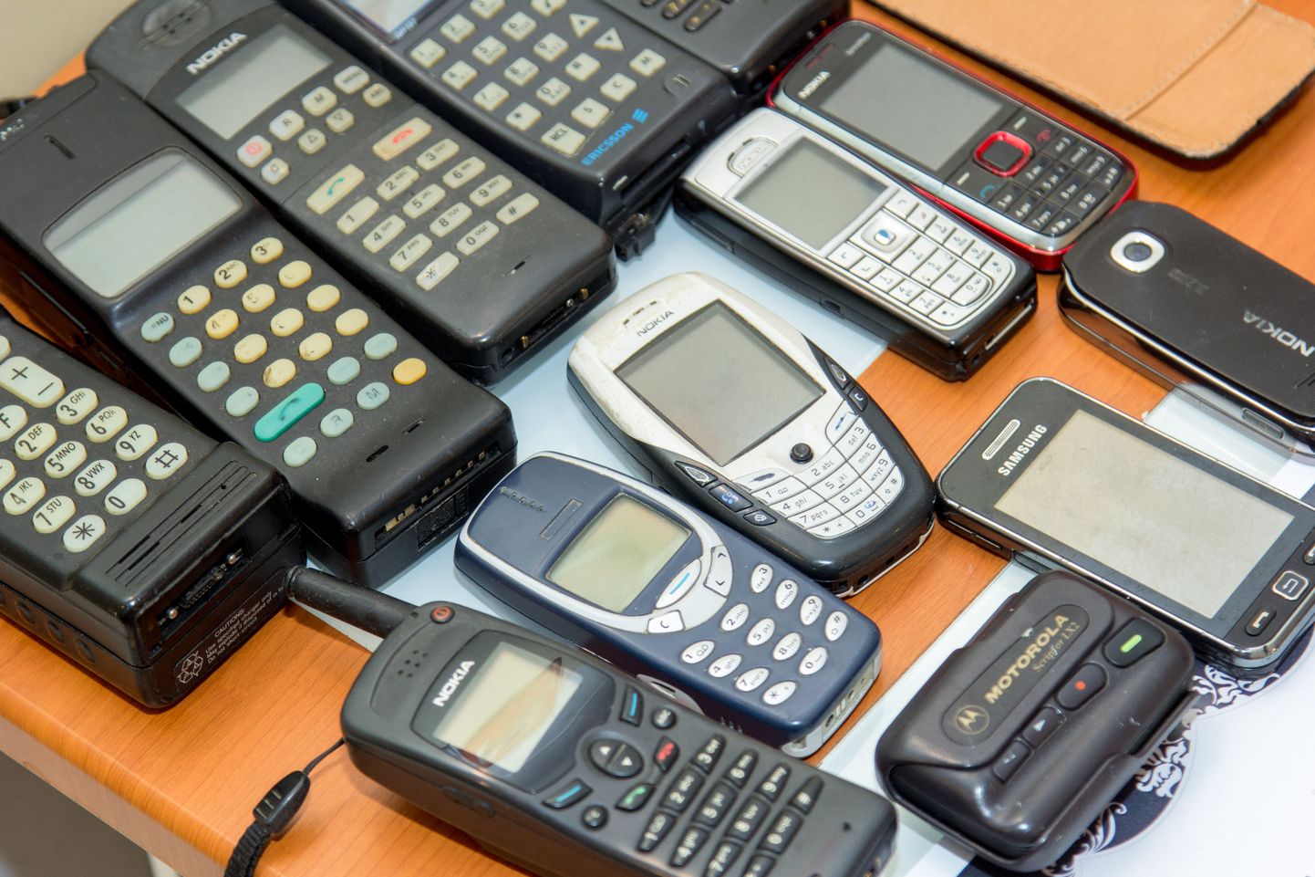 Osa vanu mobiiltelefone on leidnud hoiukoha kollektsionääride käes. Paraku pole kõik neist töökorras ning ühtki ei kasutata igapäevase sidevahendina.
