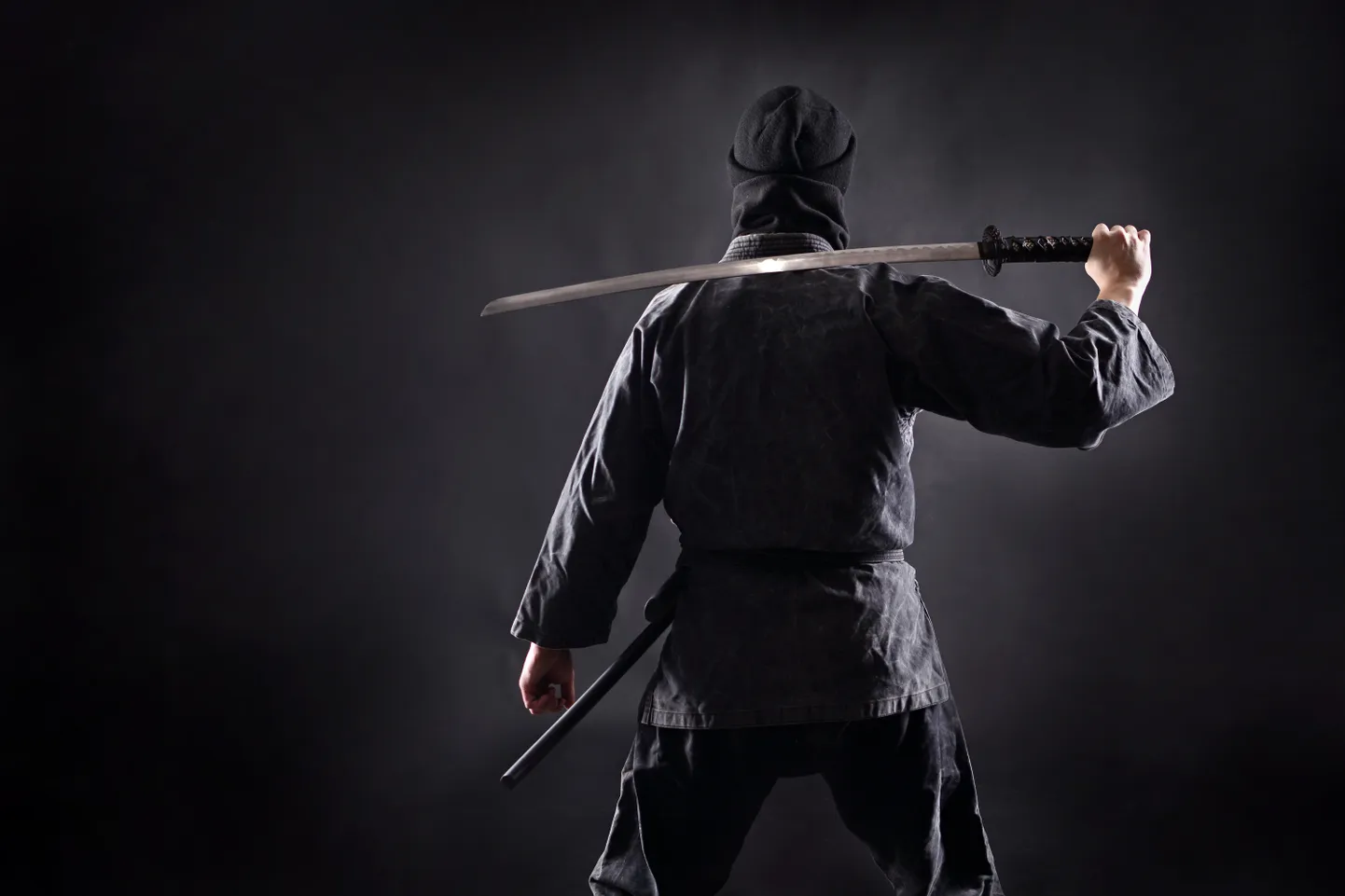 Jaapani ninja'ks kehastunu. Pilt on illustreeriv
