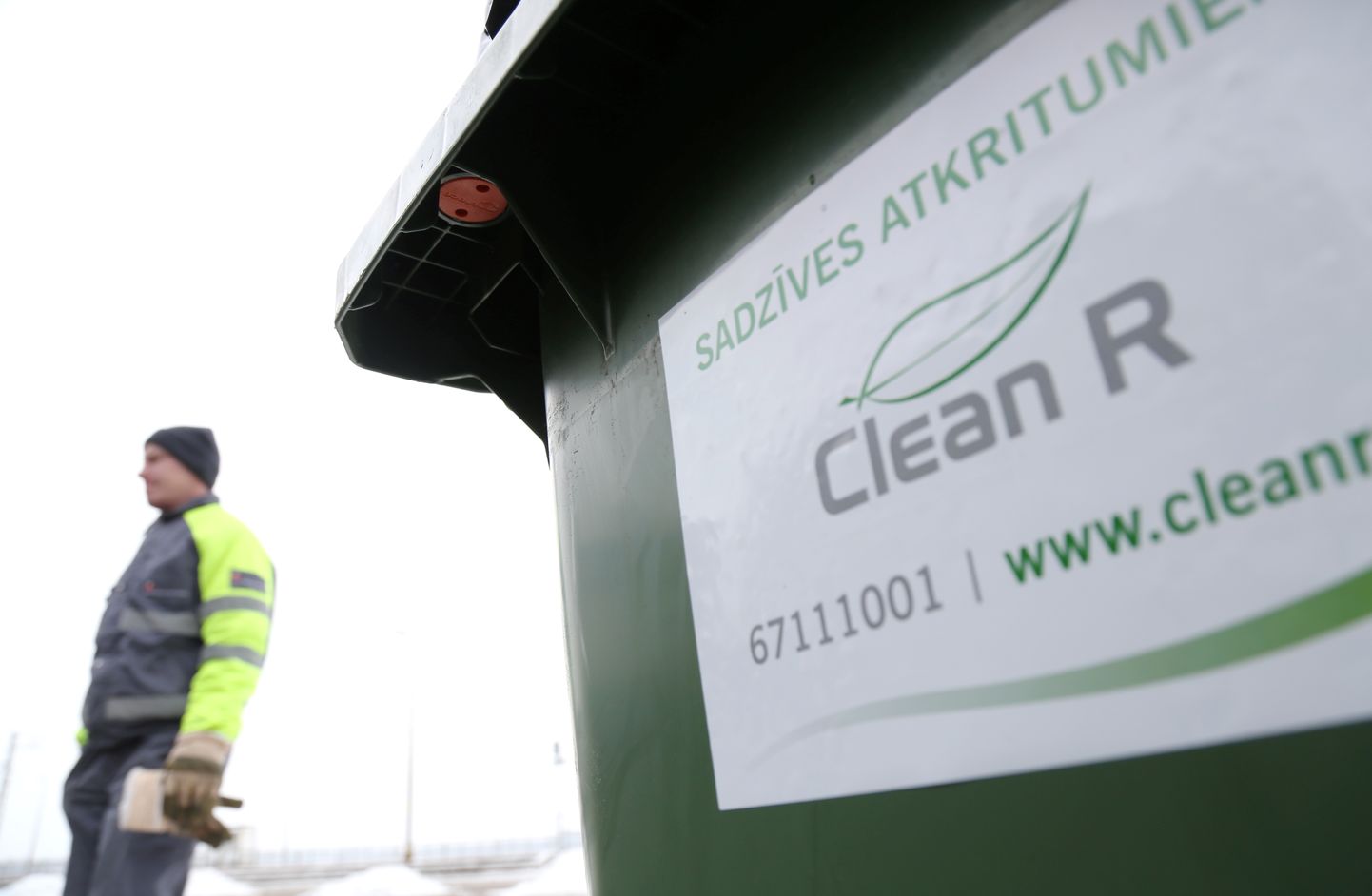 Notiek pasākums, kurā atkritumu apsaimniekotājs SIA "Clean R" informē par jauno atkritumu pakalpojumu maksas aprēķinu Jūrmalā.