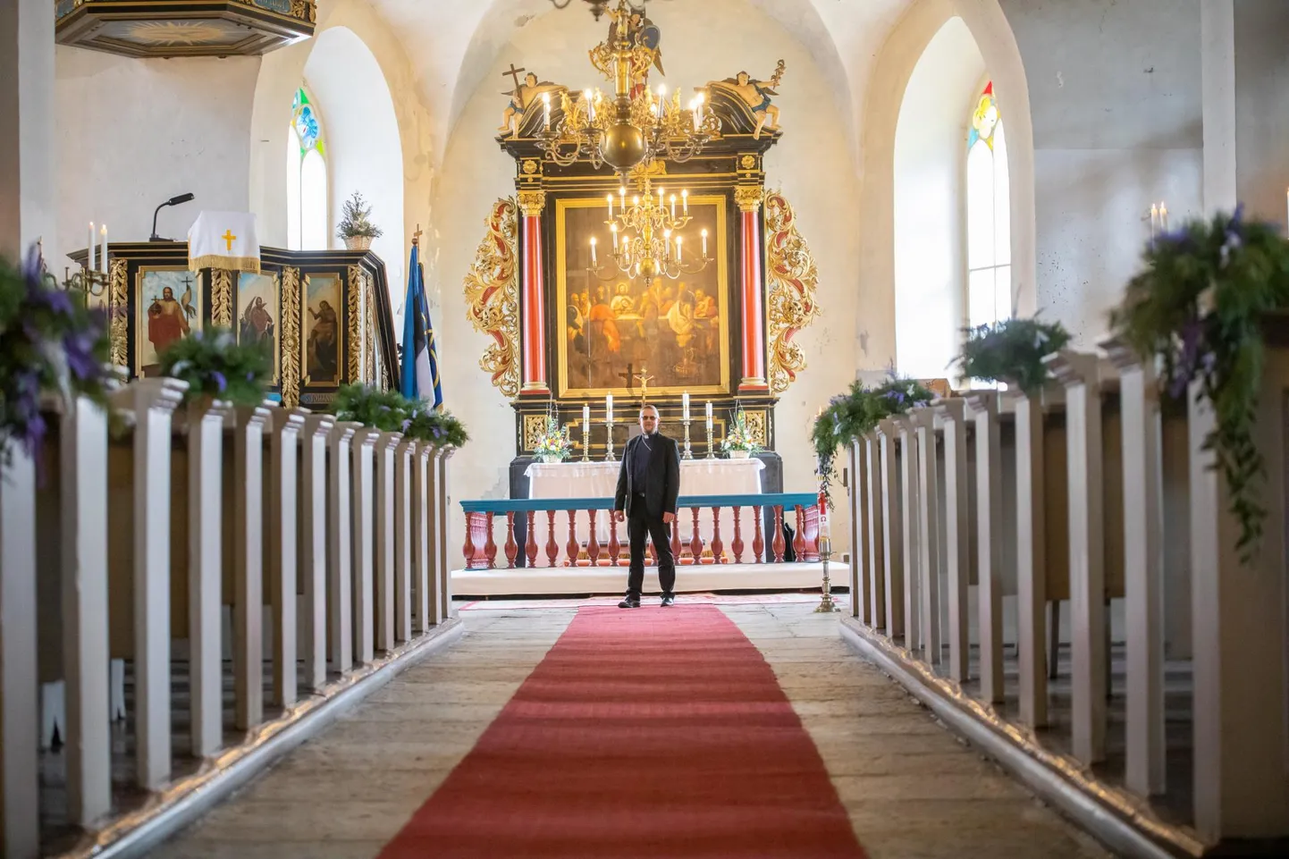 Rakvere Kolmainu koguduse vaimulik Tauno Toompuu jutlustas ka sel aastal Rakveres “Okaskrooni” juures, kus meenutati juuniküüditamise ohvreid.