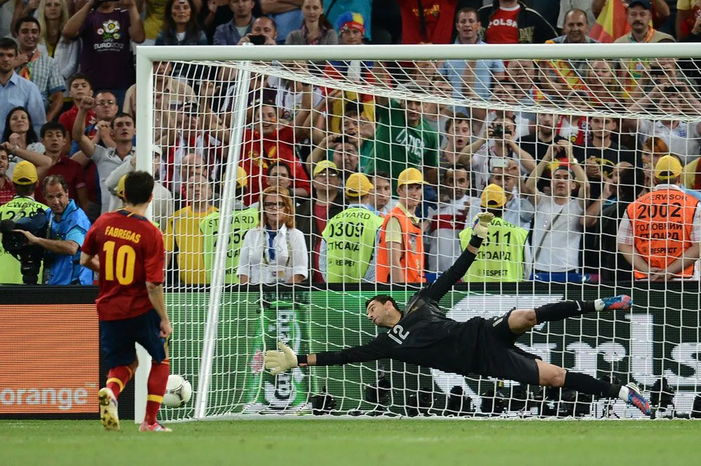 Hispaania alustas kohtumises Portugaliga penaltiseeriat ning Cesc Fabregase (nr 10) tabamus kindlustas neile võidu.