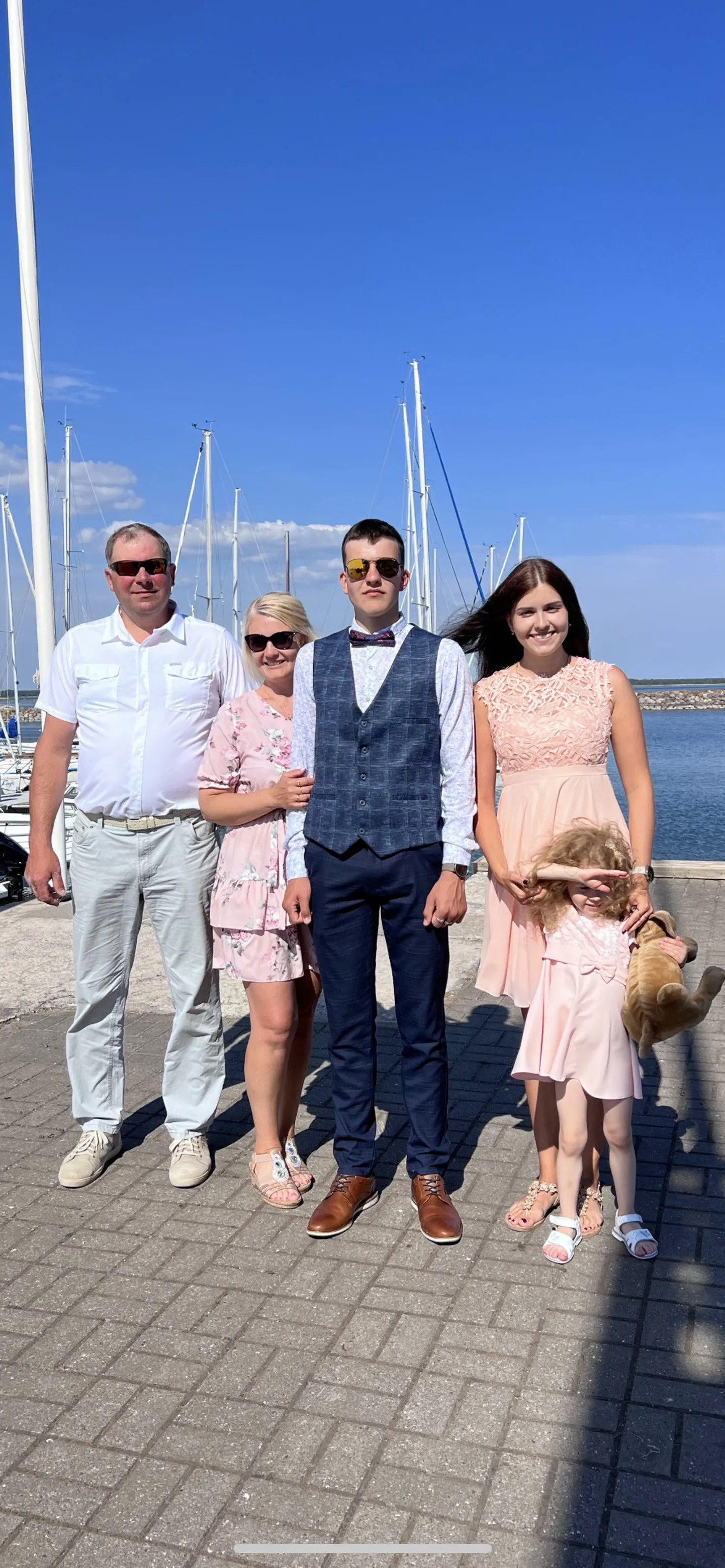 LAAGI PERE: Isa Eero, ema Engeli, poeg Eron, tütar Eneliis ja lapselaps Luise.