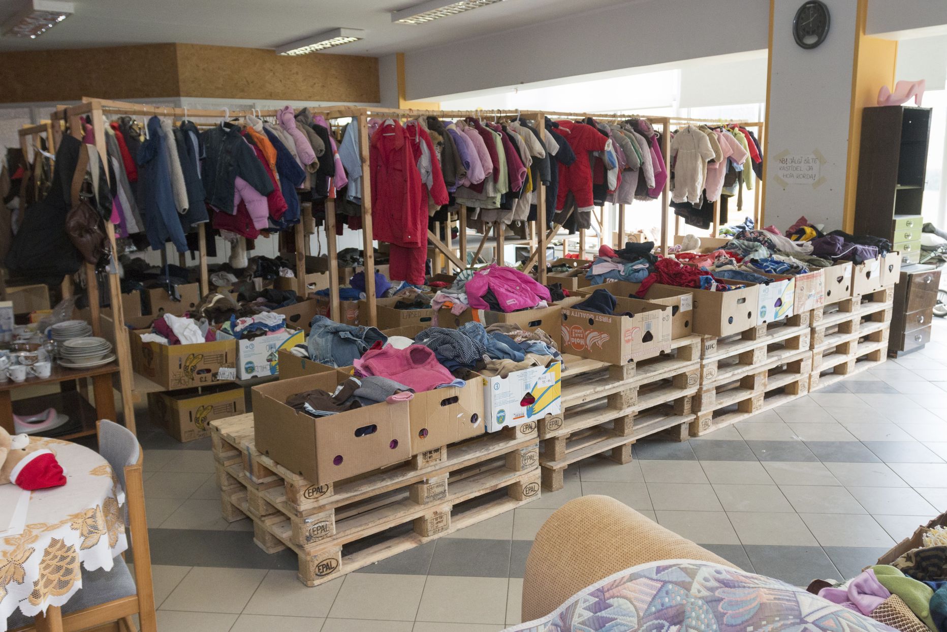 Lisaks Toidupangale lõpetab tegevuse ka lasterikaste perede ühenduse rõivajagamise koht, kuhu sai abivajajatele asju annetada.