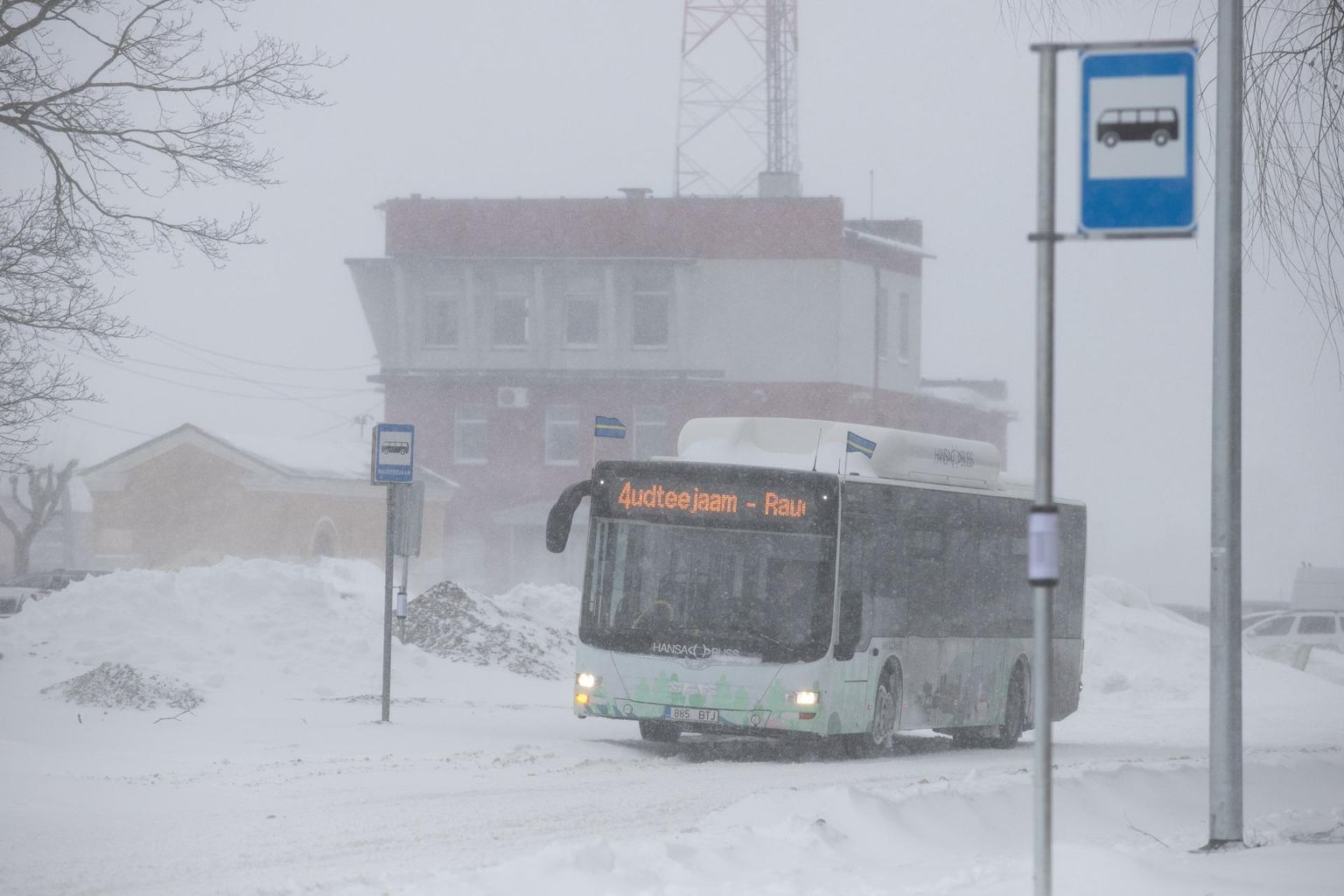 Alates aastavahetusest liiguvad Hansabussi gaasküttel töötavad bussid Rakvere linnaliinidel. Nüüd hakkab sama firma teenindama ka maakonnaliine.