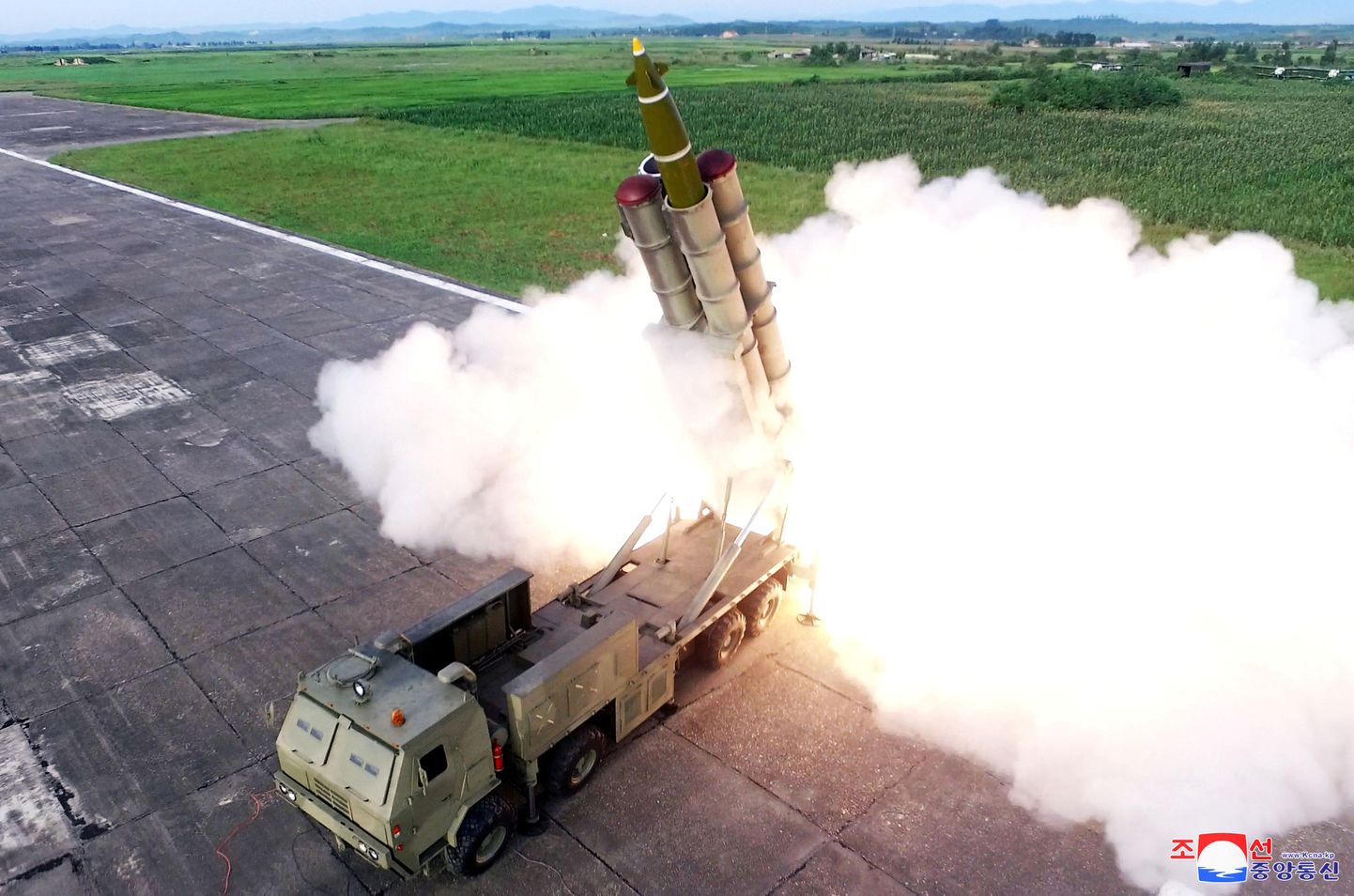 Põhja-Korea katsetas mobiilset "supersuurt raketiheitjat".