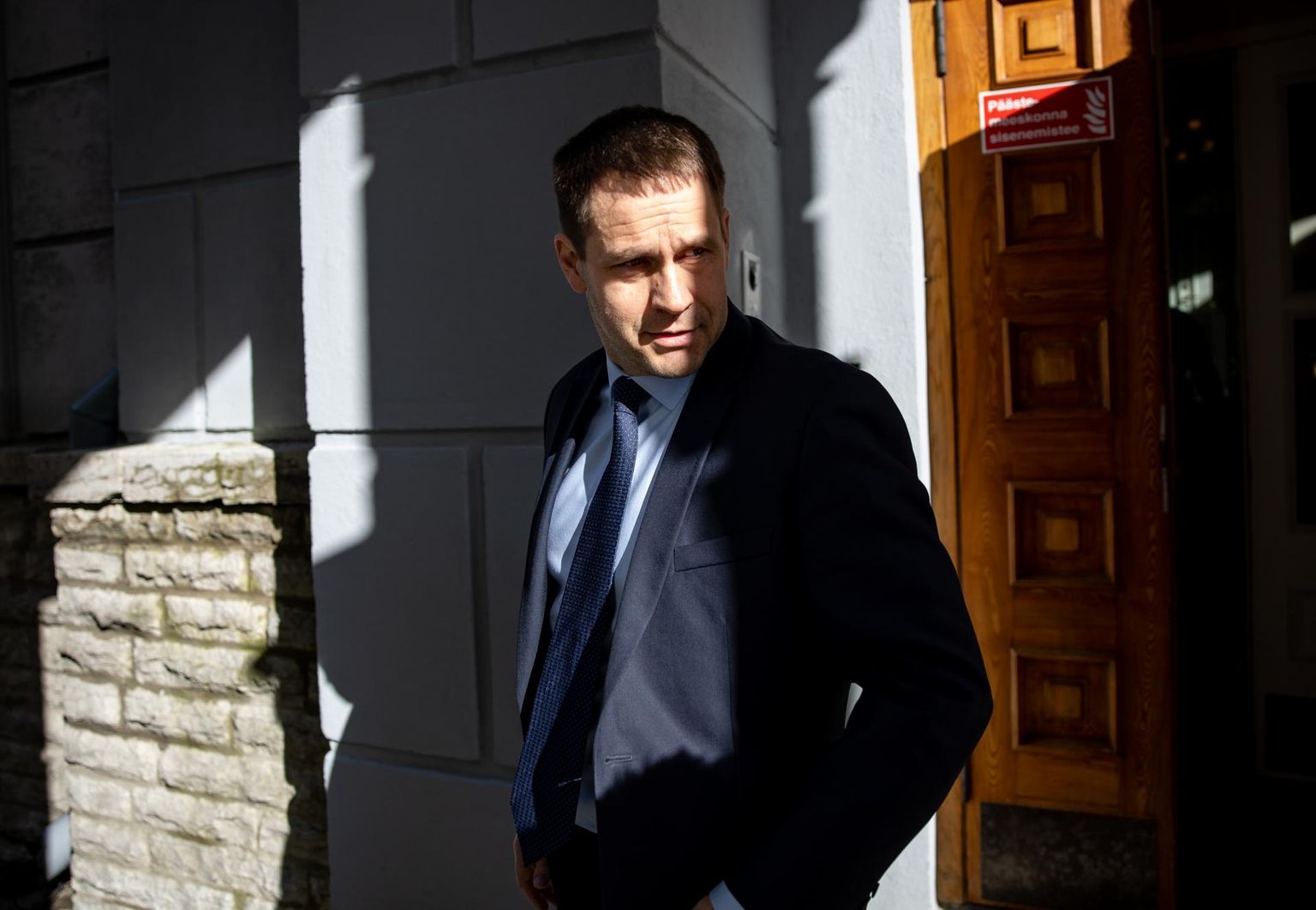Ministeerium peab ebausutavaks Elmar Vaheri väidet, et Heldna ja veel neli politseiametnikku toodi PPAsse tööle kampaania «Tagasiotsitavad» raames.  
