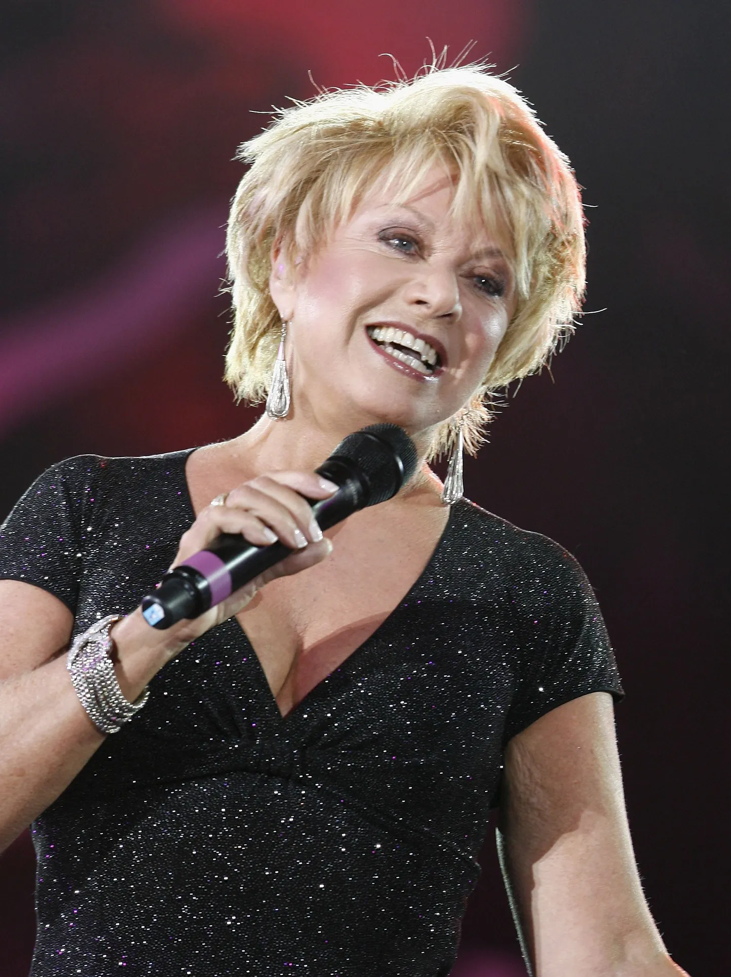 Elaine Paige performs on stage at the 'We Love Abba, Thank You for the Music' concert in Hyde Park, London.