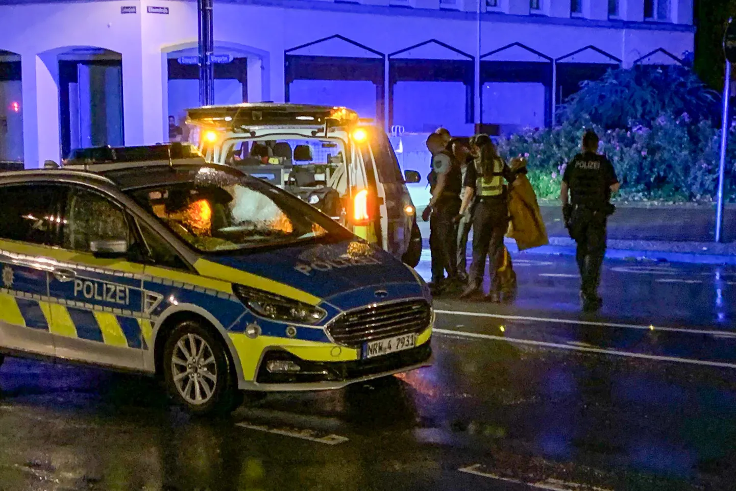 Solingeni noarünnakus kahtlustav andmas end politsei kätte.