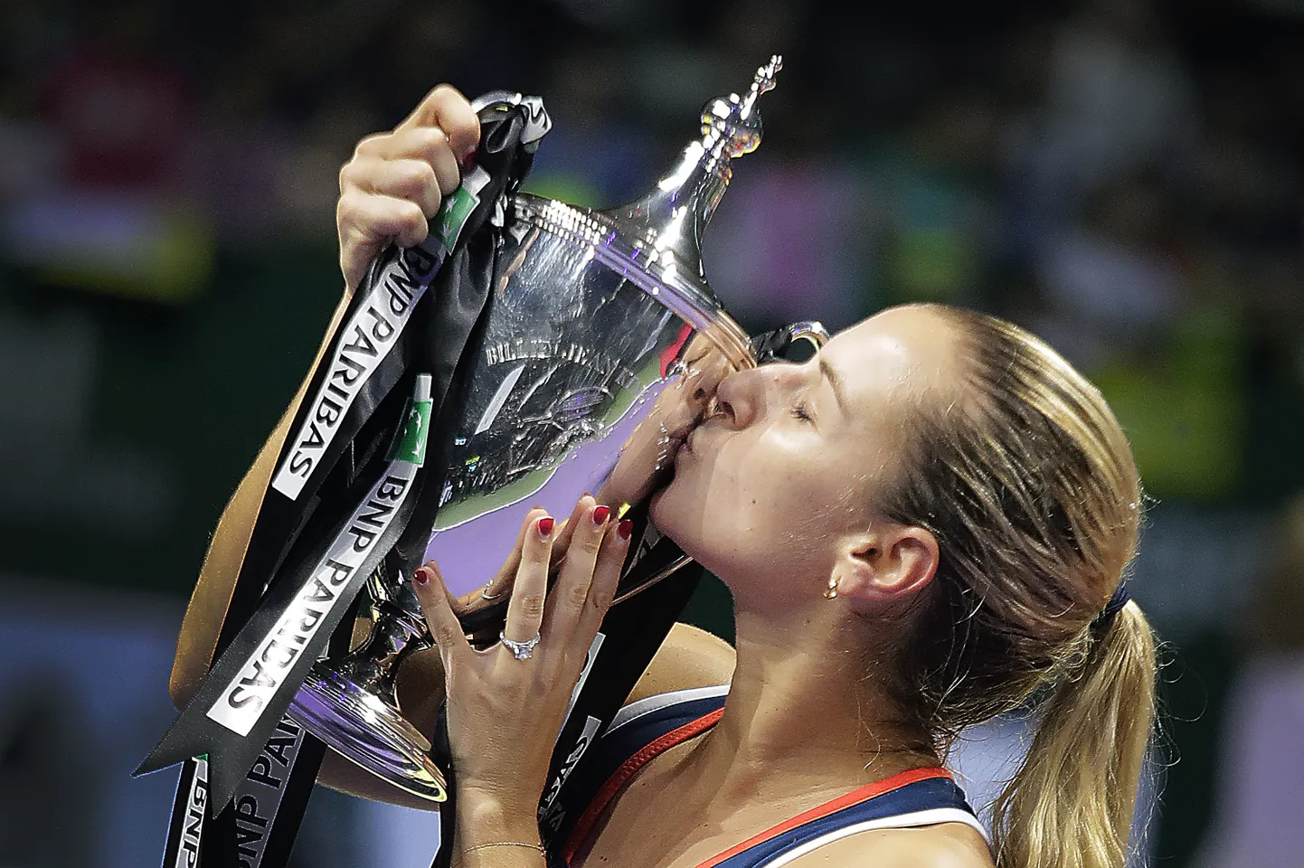 Dominika Cibulkova 2016. aastal Singapuri WTA turniirivõitu  tähistamas