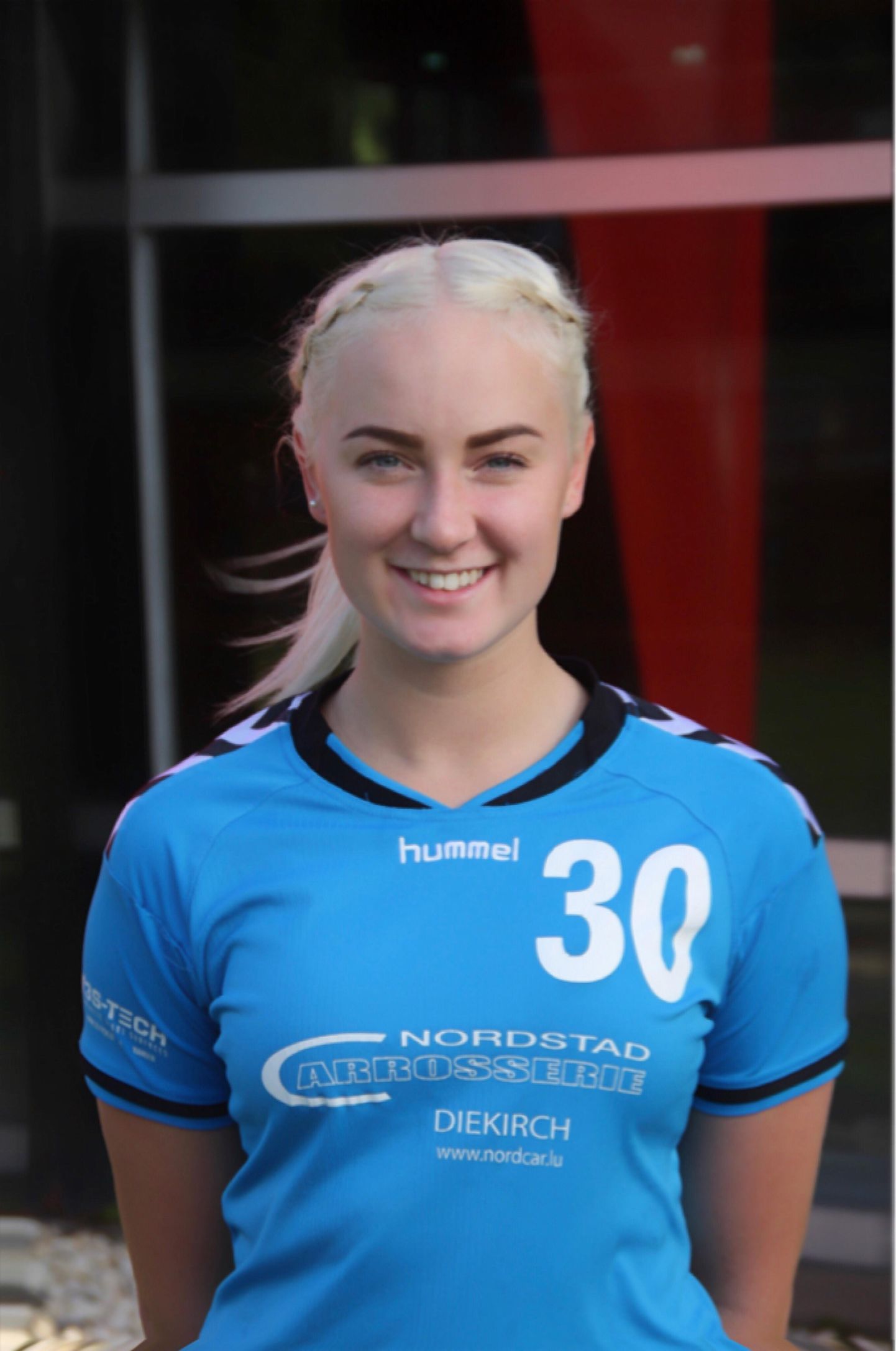 Eesti parim naiskäsipallur Alina Molkova uue koduklubi CHEV Handball Diekirchi särgis.