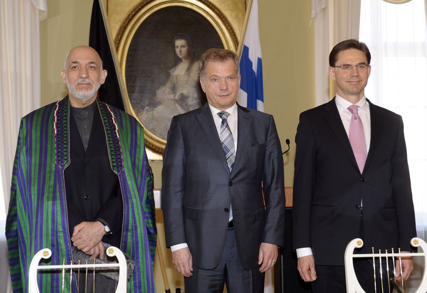 (vasakult) Afganistani president Hamid Karzai, Soome president Sauli Niinisto ja Soome peaminister Jyrki Katainen tänasel pressikonverentsil Helsingis.