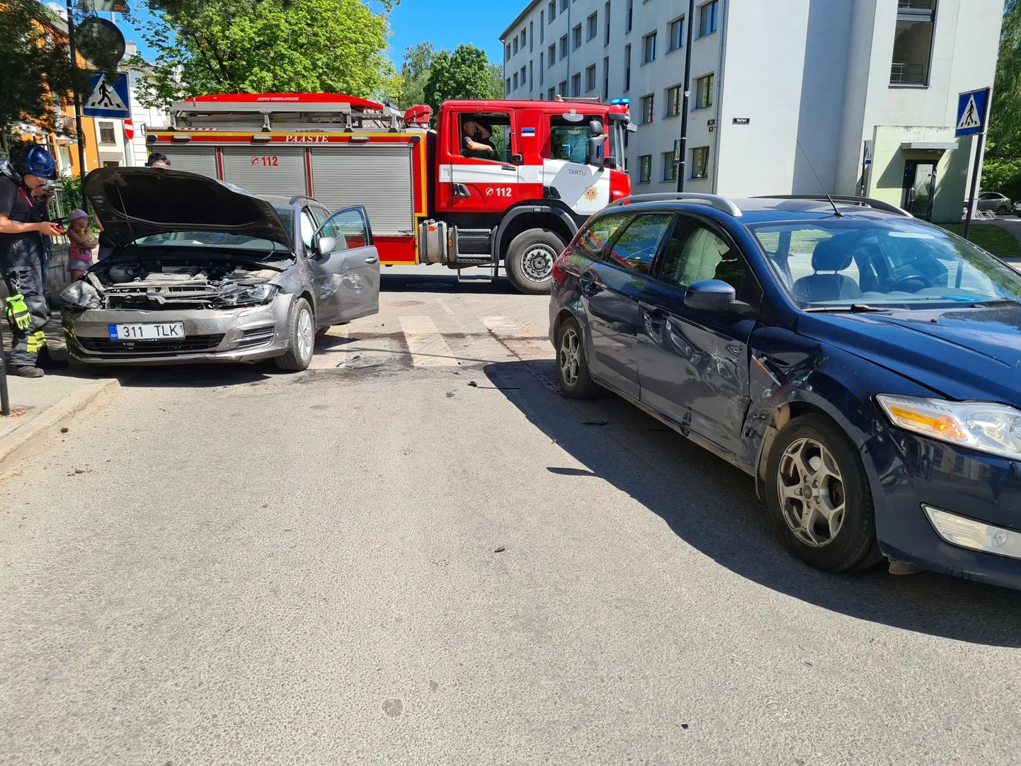 Kokku põrkasid sõiduautod Ford ja Volkswagen.