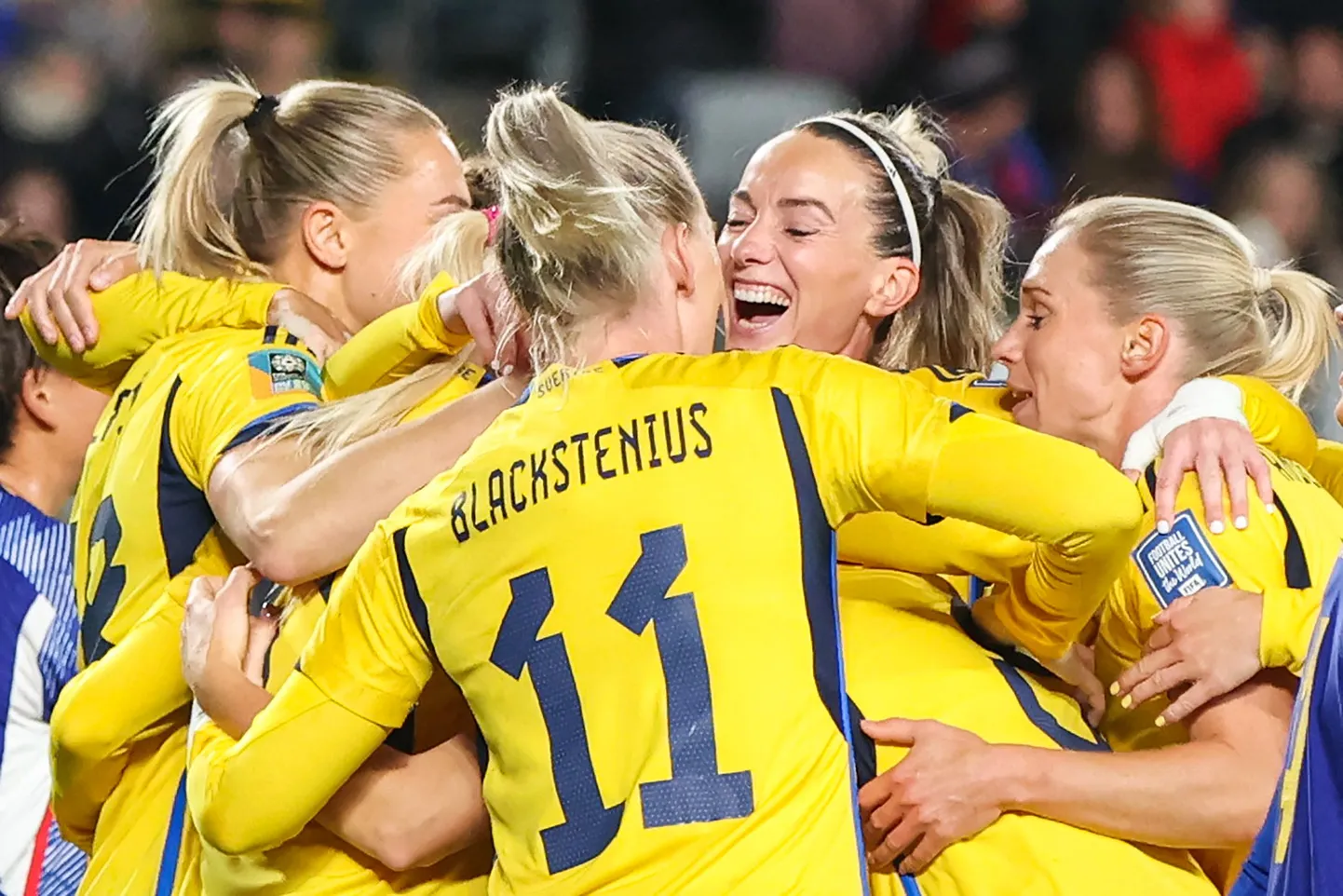 Шведская сборная празднует выход в полуфинал ЧМ.