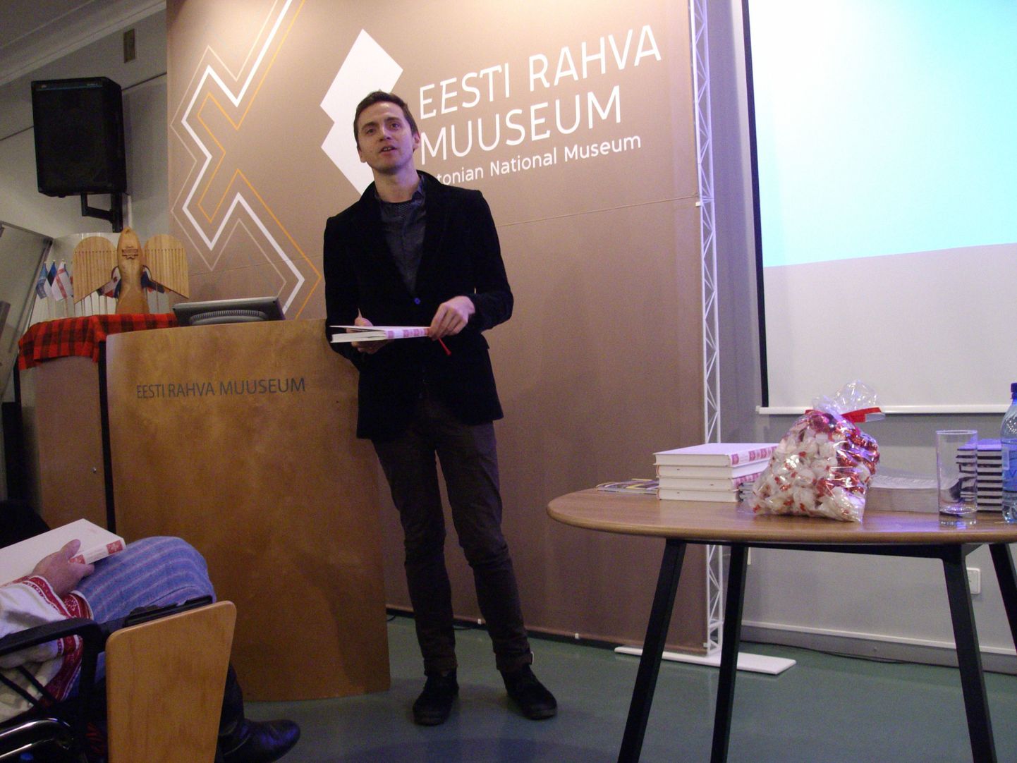 Mullu veebruaris esitles Andreas Kalkun Eesti Rahva Muuseumi näitusemajas «Seto kirävara» sarja kümnenda raamatuna ilmunud kogumikku «Ilosa’ ja pogana’ jutu’».