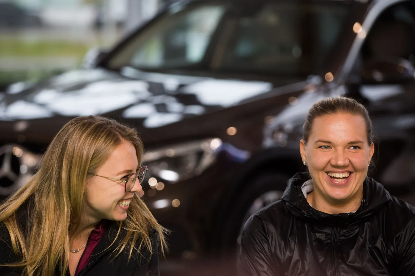 Igatahes eile meediaväe ees eelseisvast mängust rääkides ei reetnud Anett Kontaveidi (vasakul) ja Kaia Kanepi olek erilist närvipinget.
