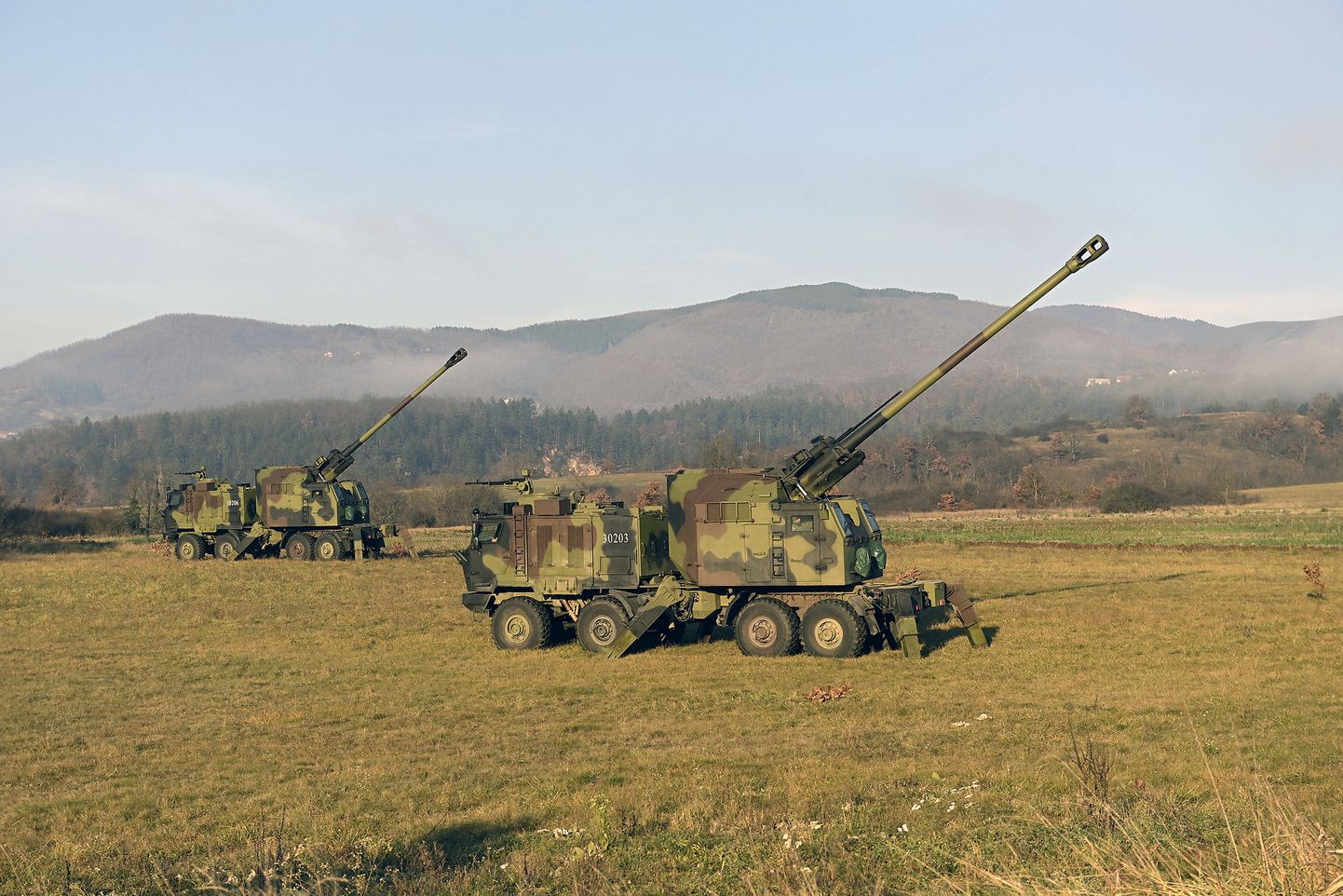 Serbia armee iseliikuvad 155 mm suurtükid on positsioonidel Kosovo haldusjoone lähedal, Lõuna-Serbias 26. detsembril 2022.