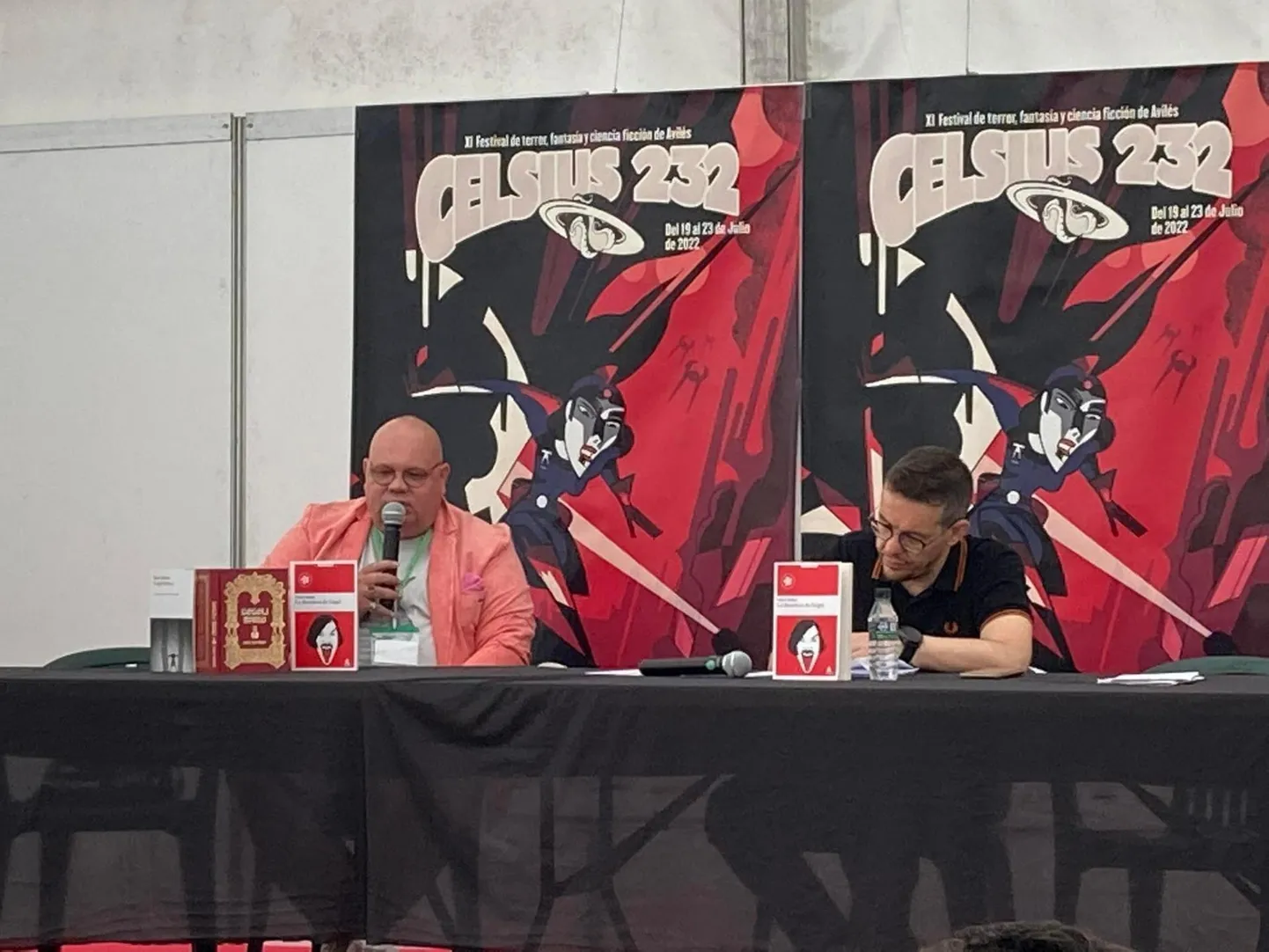 Paavo Matsin esitles Hispaanias kirjandusfestivalil "Celsius 232" romaani "Gogoli disko" hispaaniakeelset tõlget pealkirjaga "La discoteca de Gógol".