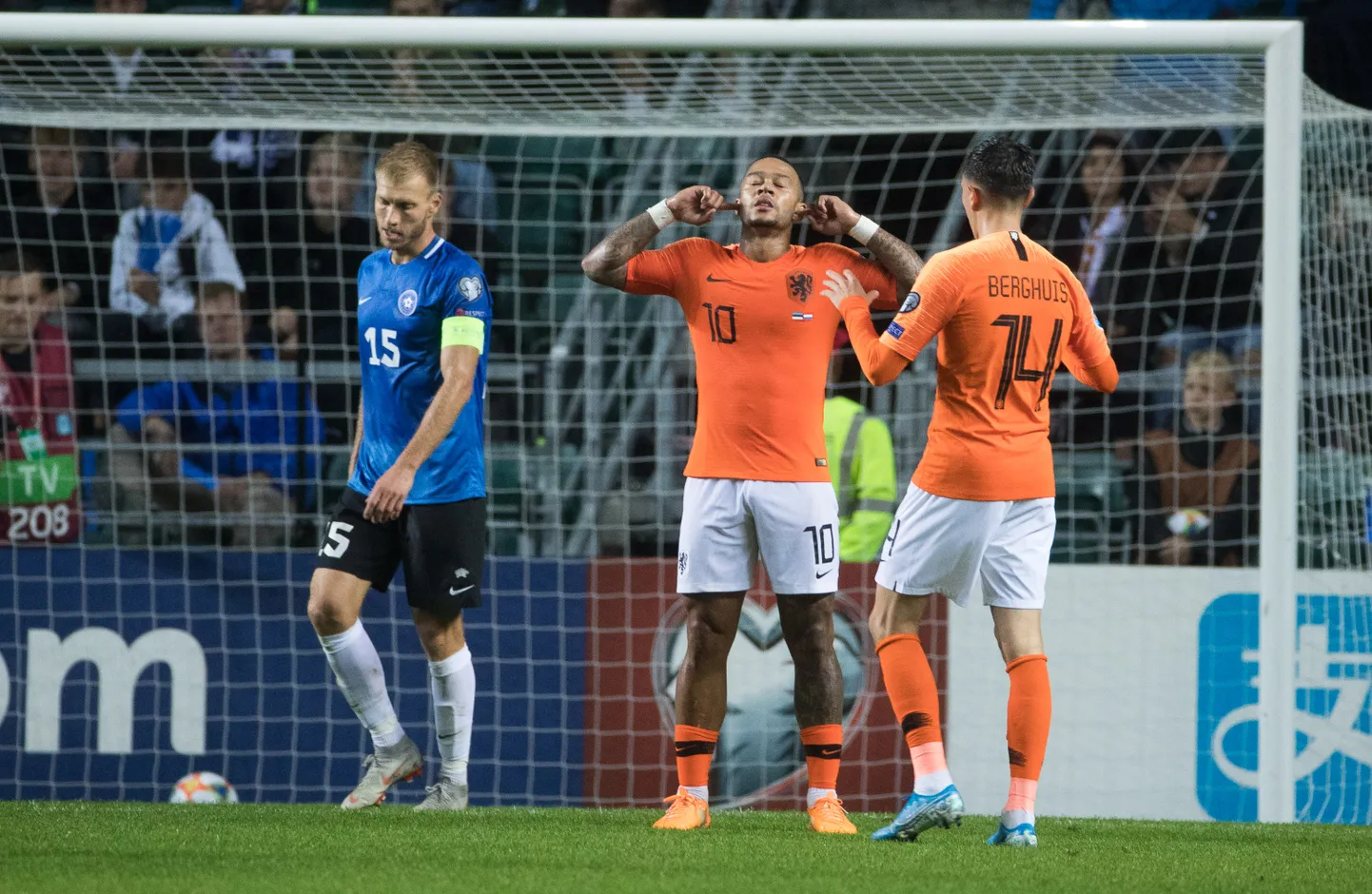 9. septembril 2019 mängis Ragnar Klavan kodumurul Hollandiga. 19. novembril 2019 Amsterdamis Klavan ei mängi.