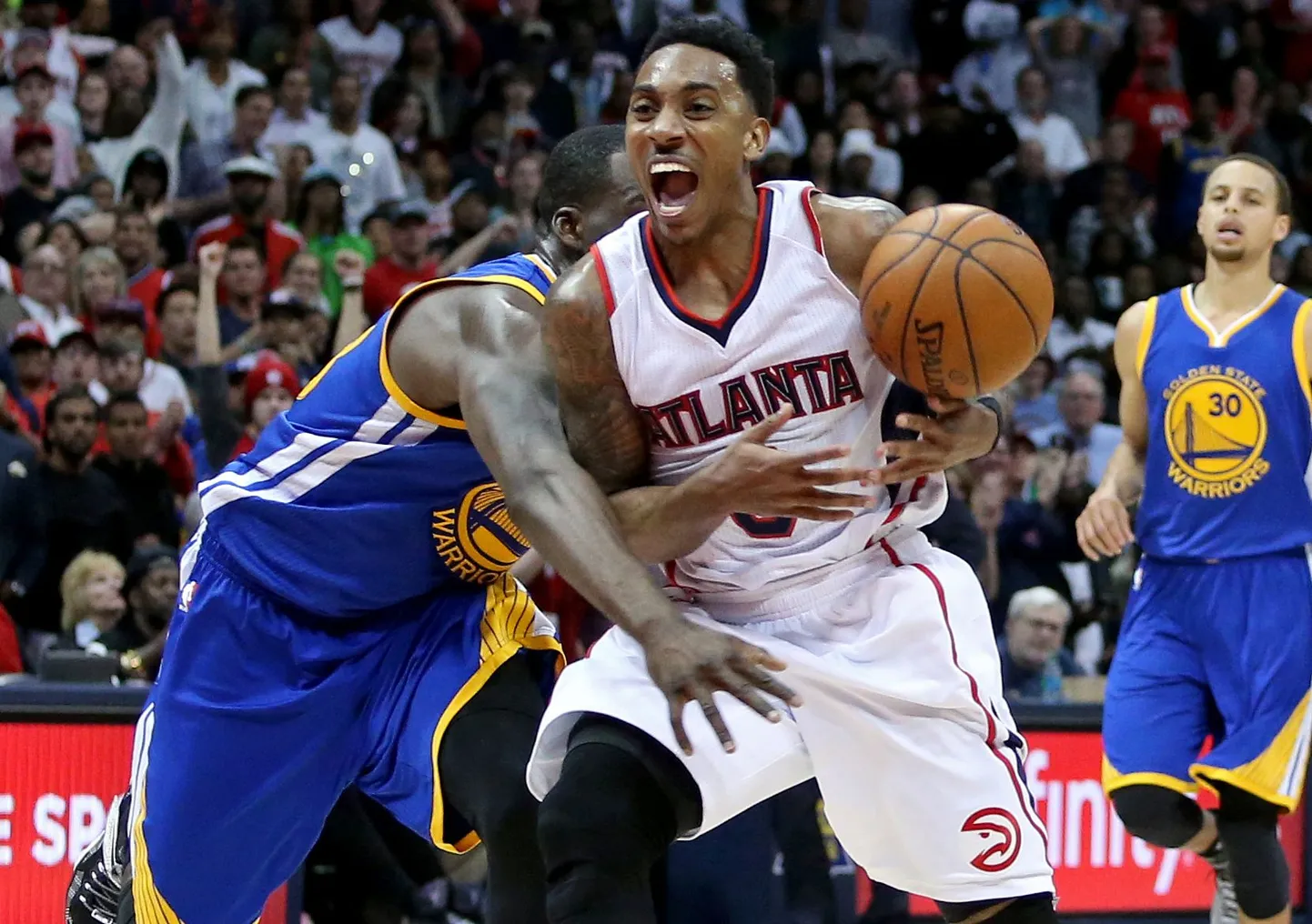 Jeff Teague (palliga) on saanud vea kätte Draymond Greenilt.