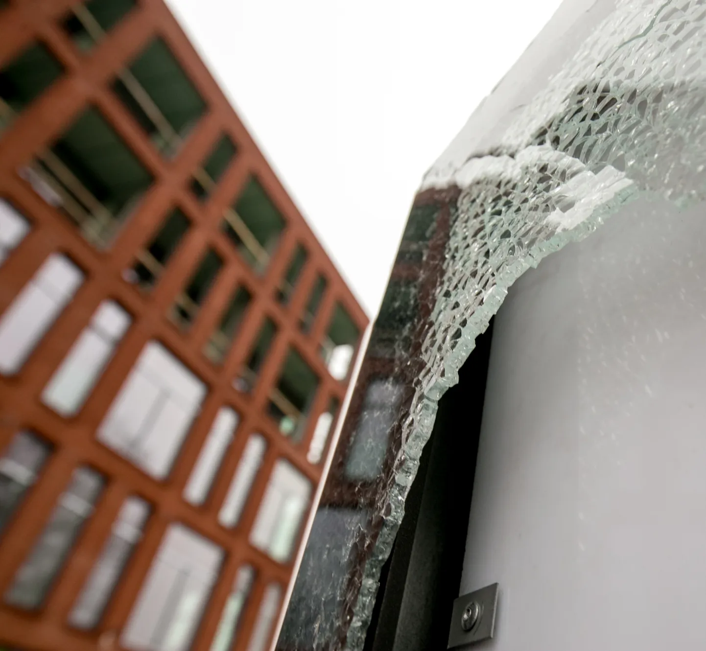 Bussiootekodade lõhkumine kurvastab paljusid pärnakaid, valvekaameratest loodetakse abi.