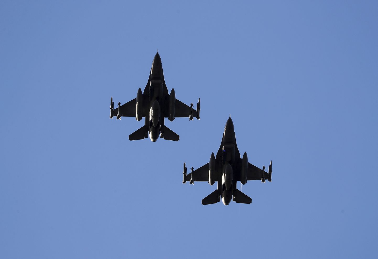 Истребители F-16.