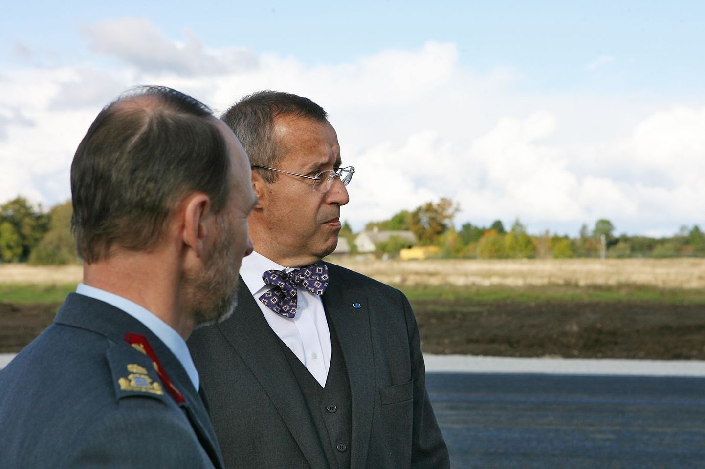 President Toomas Hendrik Ilves ja õhuväe ülem Valeri Saar.