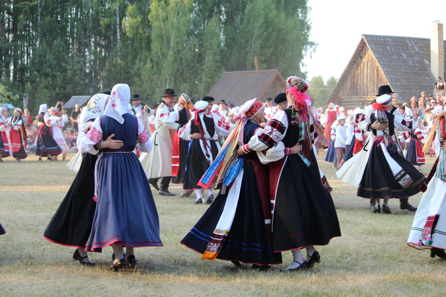 Hetk kolmandalt Seto tantsupeolt.