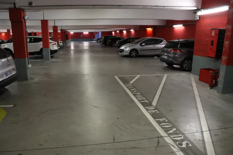 Pariisi eeslinna Sarcelles'i ostukeskuse parkla
