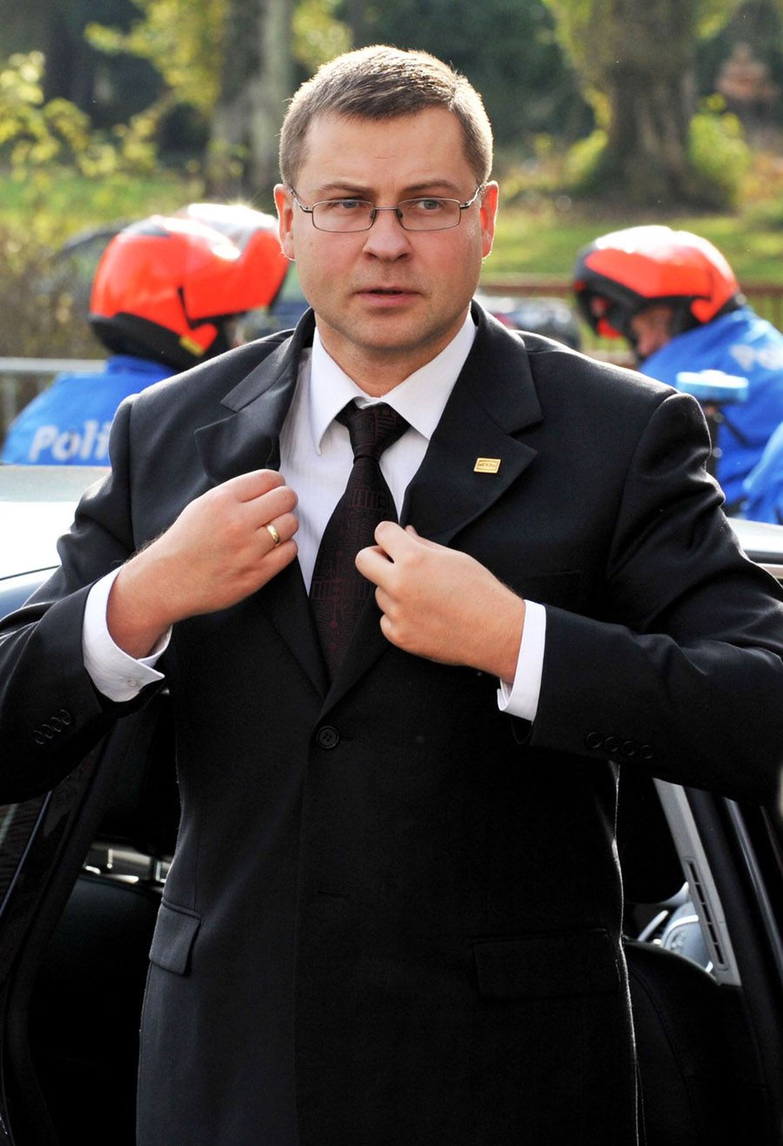 Eile kõigi parlamendierakondade uude valitsusse võtmise välja pakkunud Ühtsuse liider Valdis Dombrovskis ei varjanud, et küsimus on tegelikult nende partei soovis kaasata rahvuslased, mitte venelased.