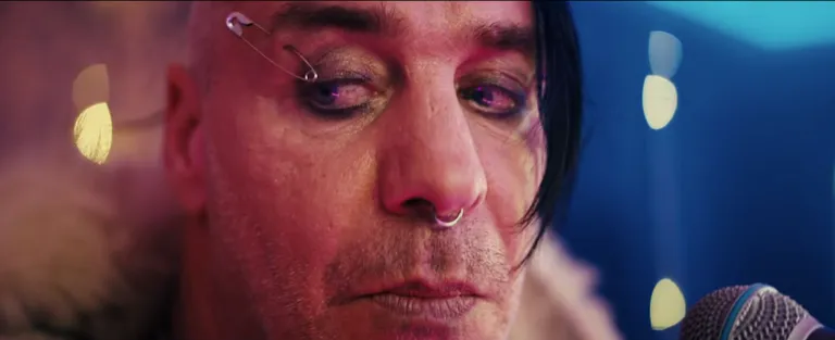 Тиль Линдеманн в клипе проекта LINDEMANN