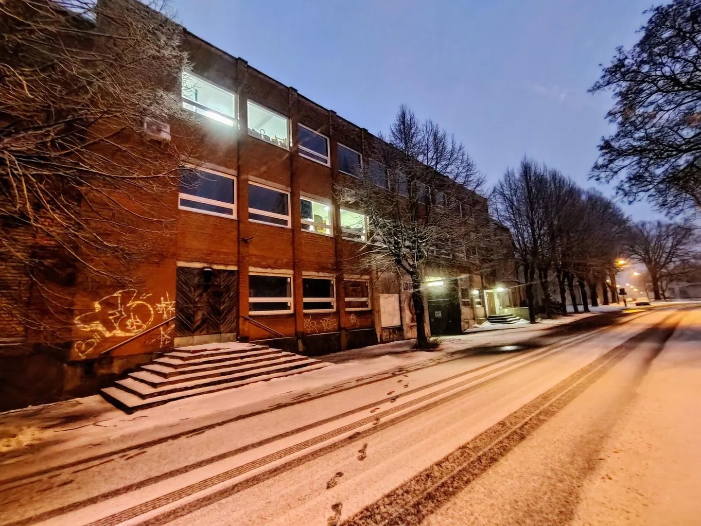Suur-Jõe 12 Pärnu loovlinnakus näidatakse 2020. aastal kolme riigi ühistööna valminud filmi “Erna on sõjas”.