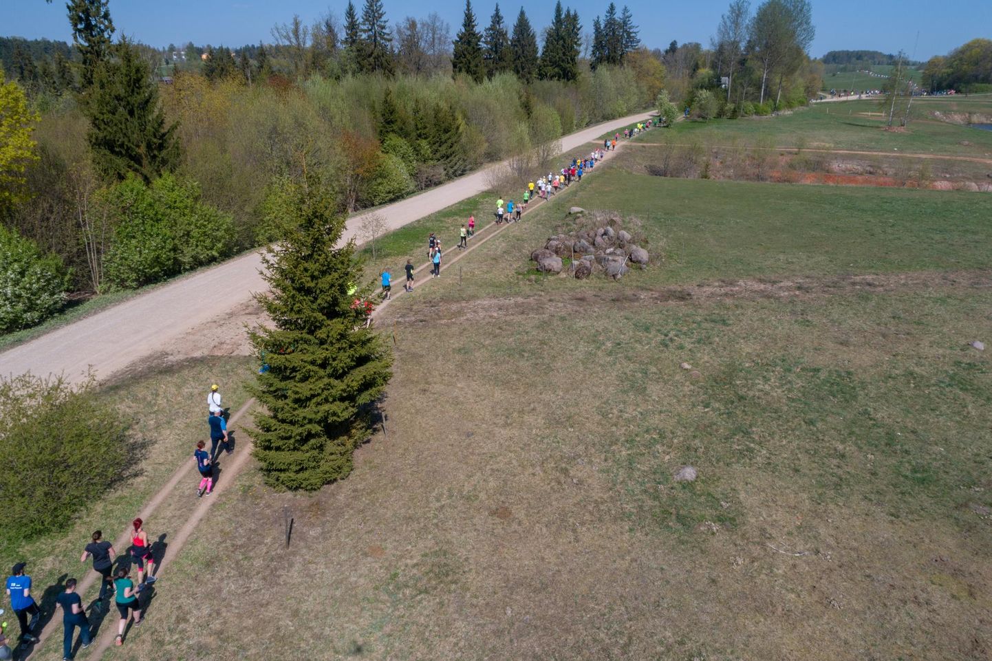 Iga aasta 1. mail asetleidev ümber Viljandi järve jooks on tõeline spordipidu. Tervisesportlastele on see rada tuttav ka järvejooksude ja kepikõndide sarjast.