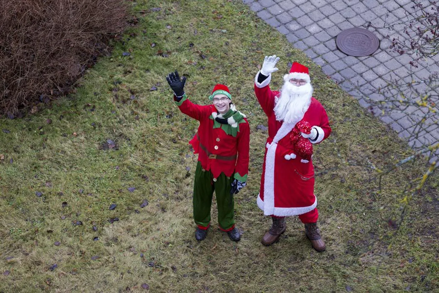 Jõuluvanagi pidi tänavu lume asemel rohelise muruga leppima.