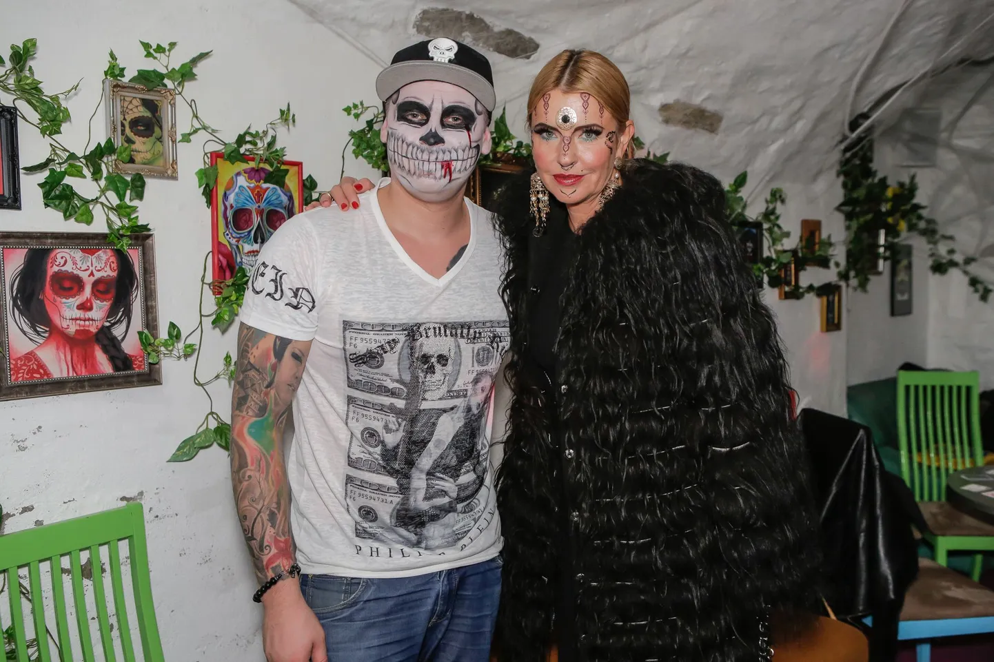 Halloween Tallinna vanalinnas.
Pidu oli taevani ka vanalinna popis lounge`is Suhkrumoll. Anu Saagim SUHKRUMOLL`IS