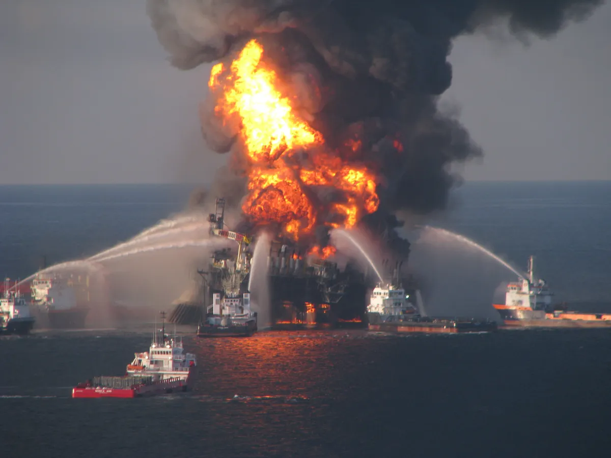 Deepwater Horizoni plahvatusejärgsed kustutustööd 21. aprillil 2010. aastal.