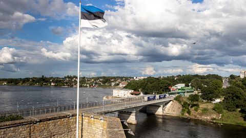 Riik ootab Narvalt punamonumentide eemaldamiseks luba