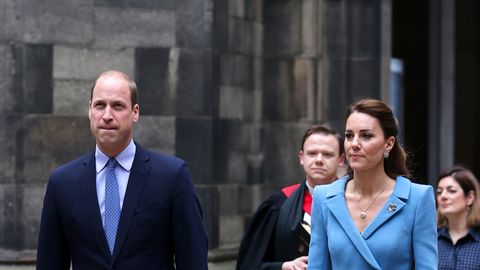Кейт Миддлтон и принц Уильям покидают дворец