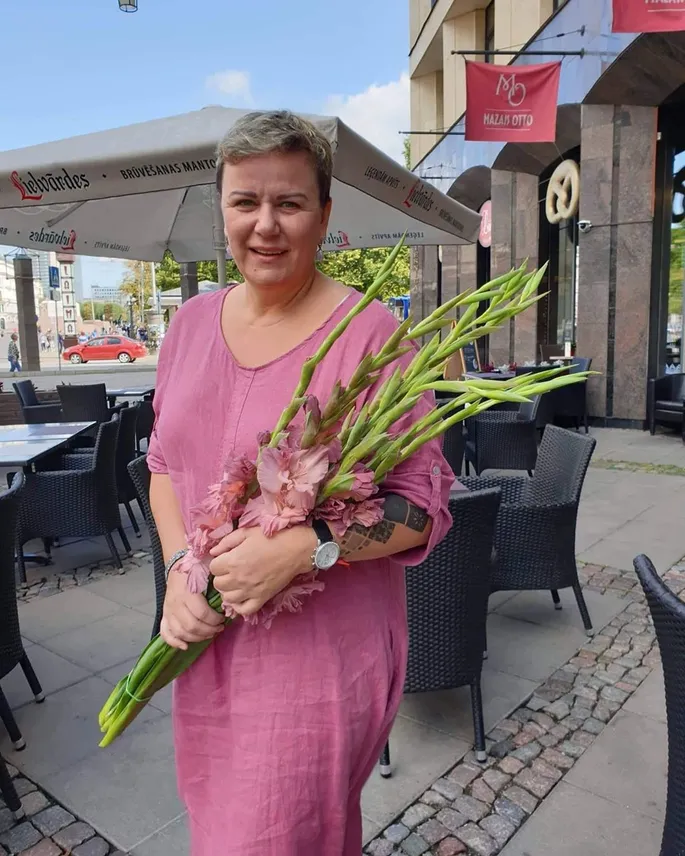 Семья нудистов в бане videos Линда Мурниеце показала, как купается голышом в осеннюю непогоду