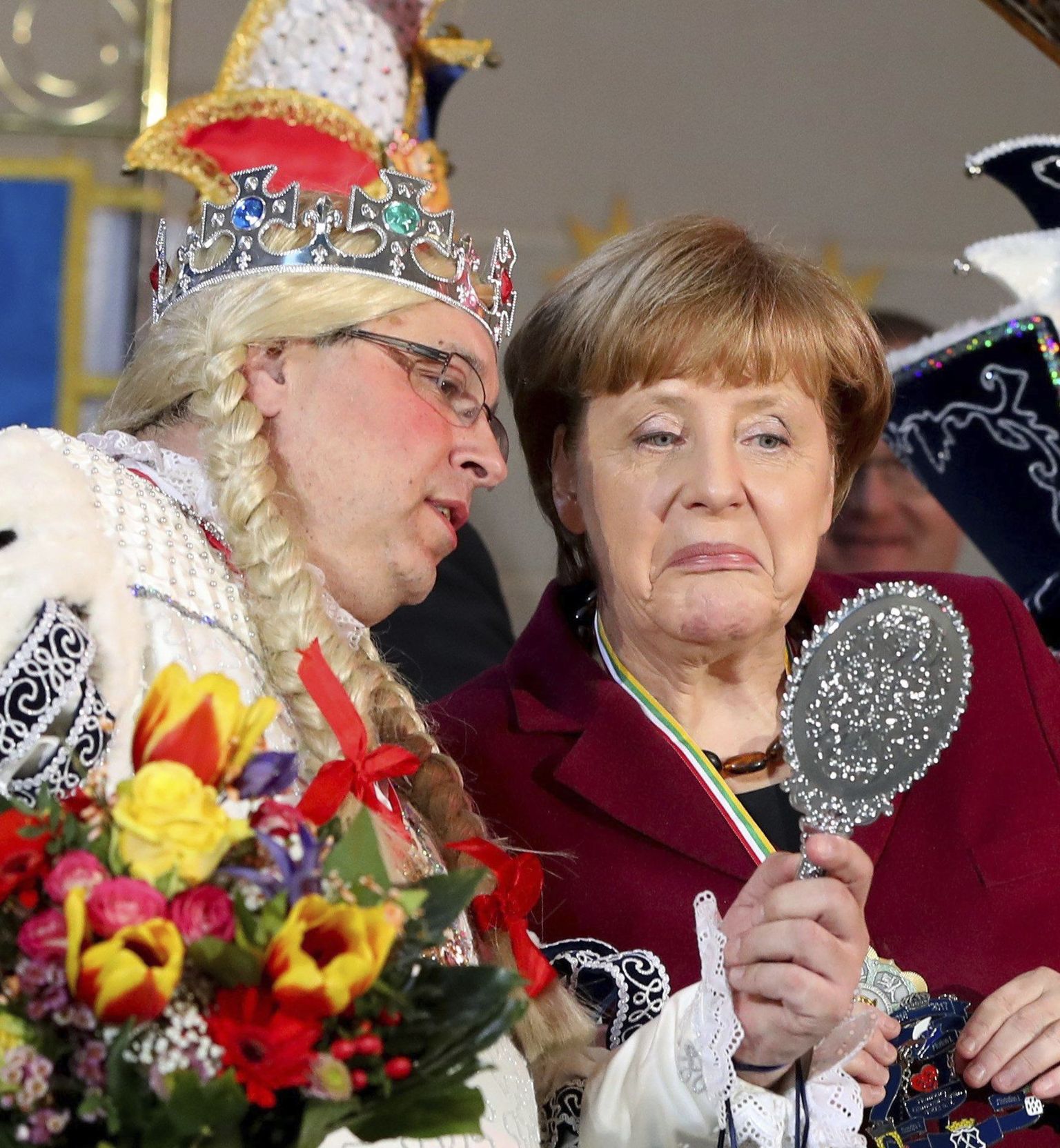 Saksamaa liidukantsler Angela Merkel karnevalil.