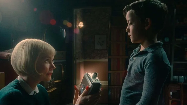 Kaamera, mis muutis kinokunsti avastanud noore Sammy Fabelmani (Mateo Zoryan) elu. Ema rollis Michelle Williams.