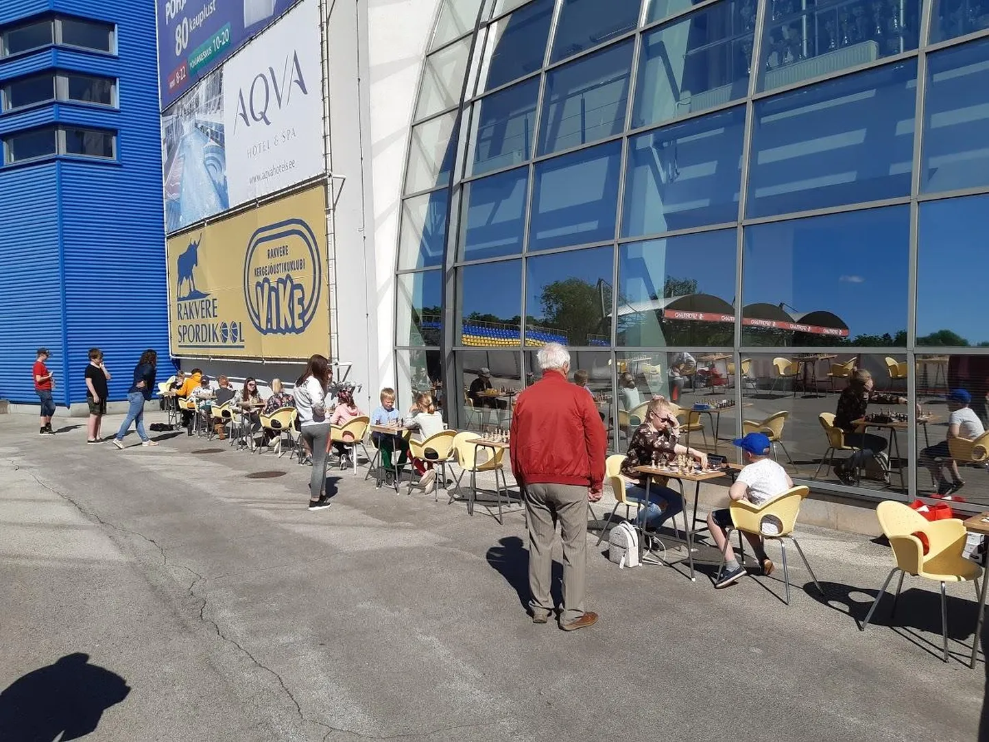 Rakvere Koroonaturniiril males osales palju noormängijaid.