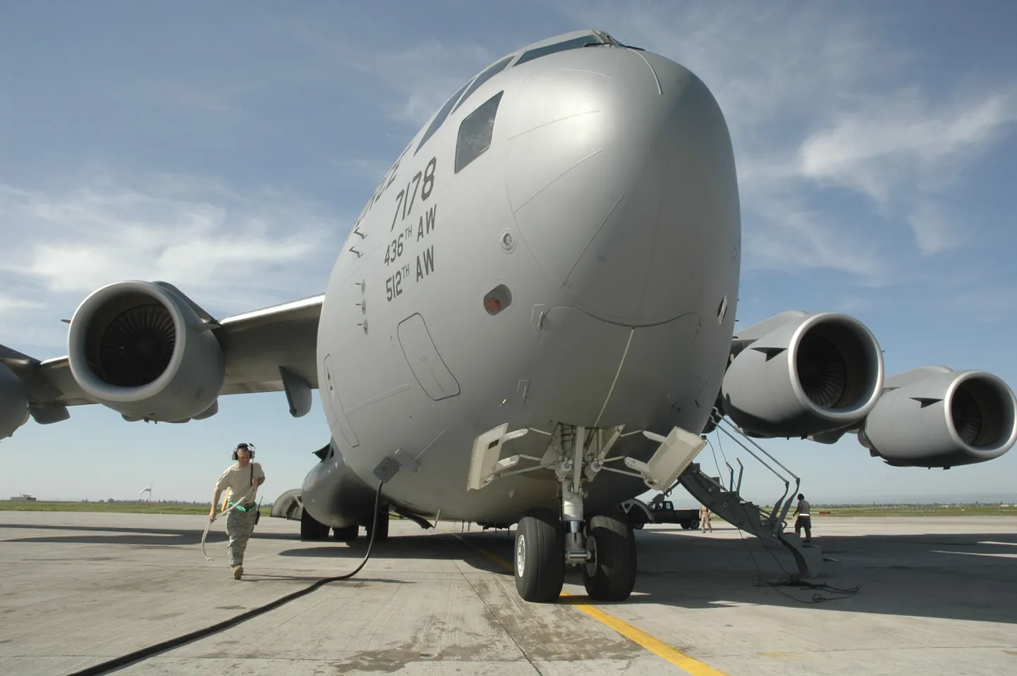 USA sõjalennuk C-17 8. mail Manassi õhuväebaasis Kõrgõzstanis.