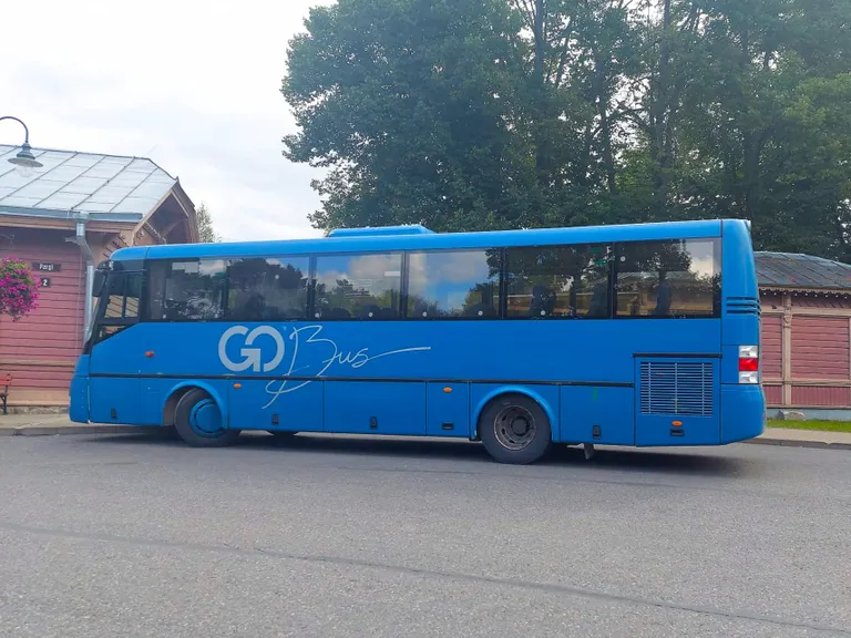 Buss Elva bussijaamas