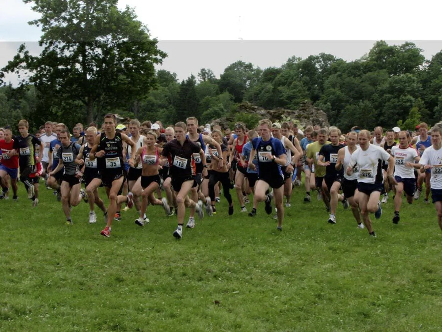 23. juunil antakse start 37. Karksi-Nuia jaanijooksule. Foto pärineb 2011. aastast, mil püstitati senini kehtivad rajarekordid.