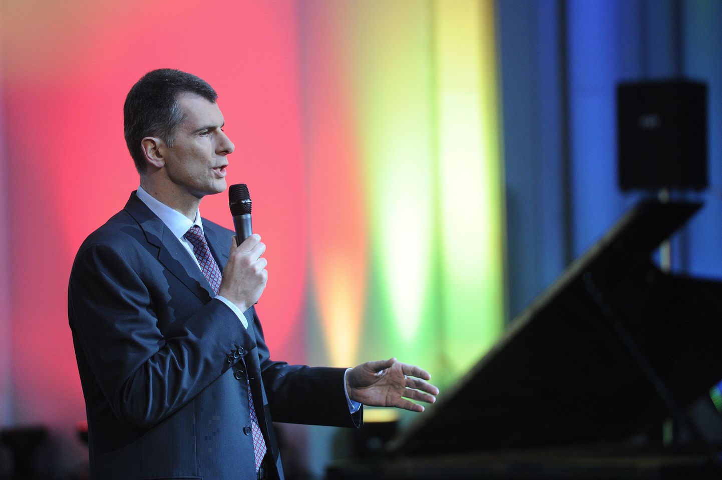 Mihhail Prohhorov Õiglase Ürituse kongressil kõnelemas.