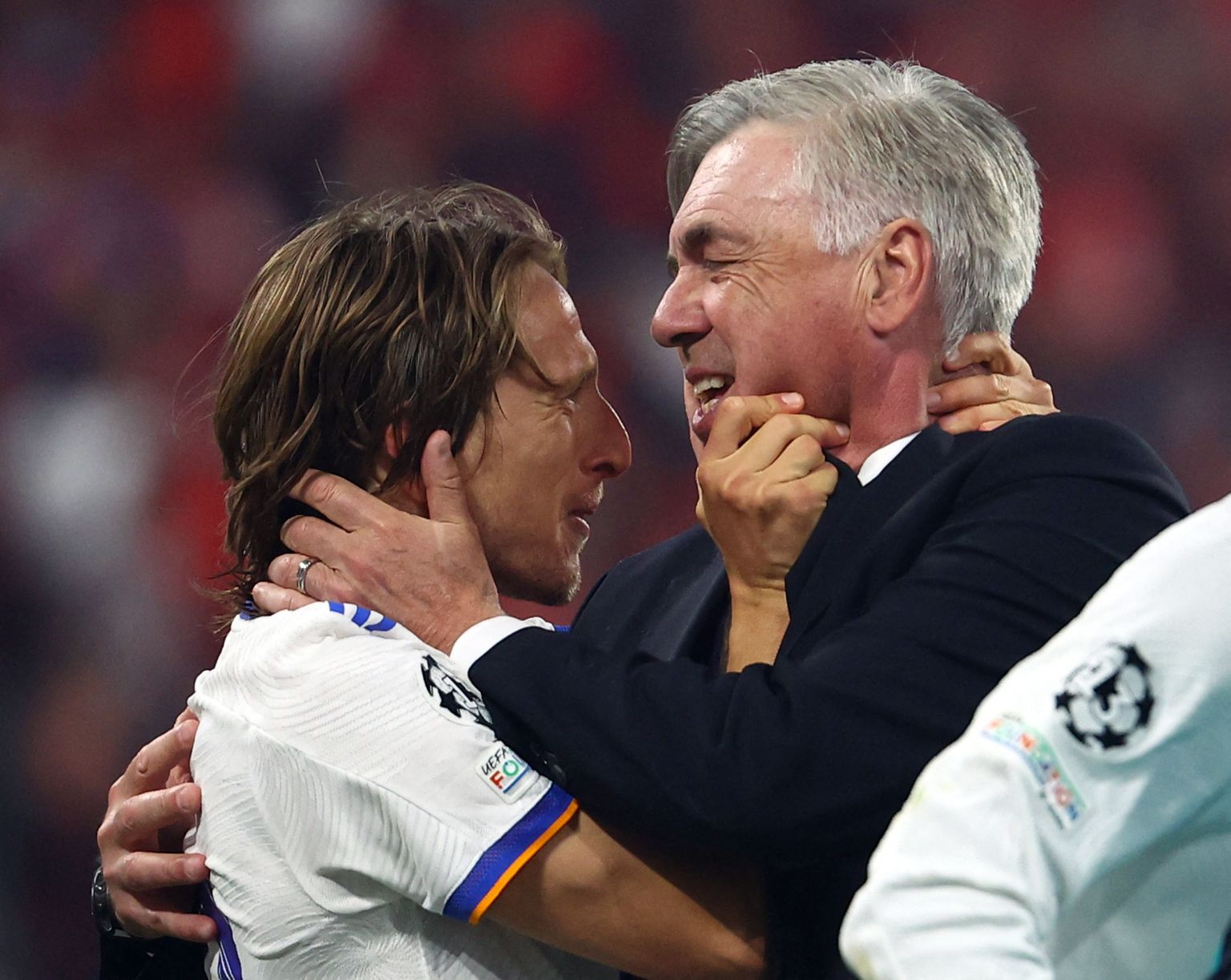 Madridi Reali peatreener Carlo Ancelotti (paremal) rõõmustab koos keskvälja võtmekuju Luka Modriciga.