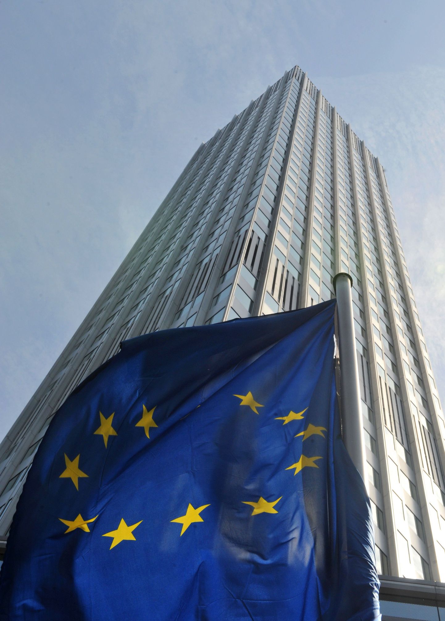 Euroopa Liidu lipp Euroopa Keskpanga peahoone juures Frankfurdis.