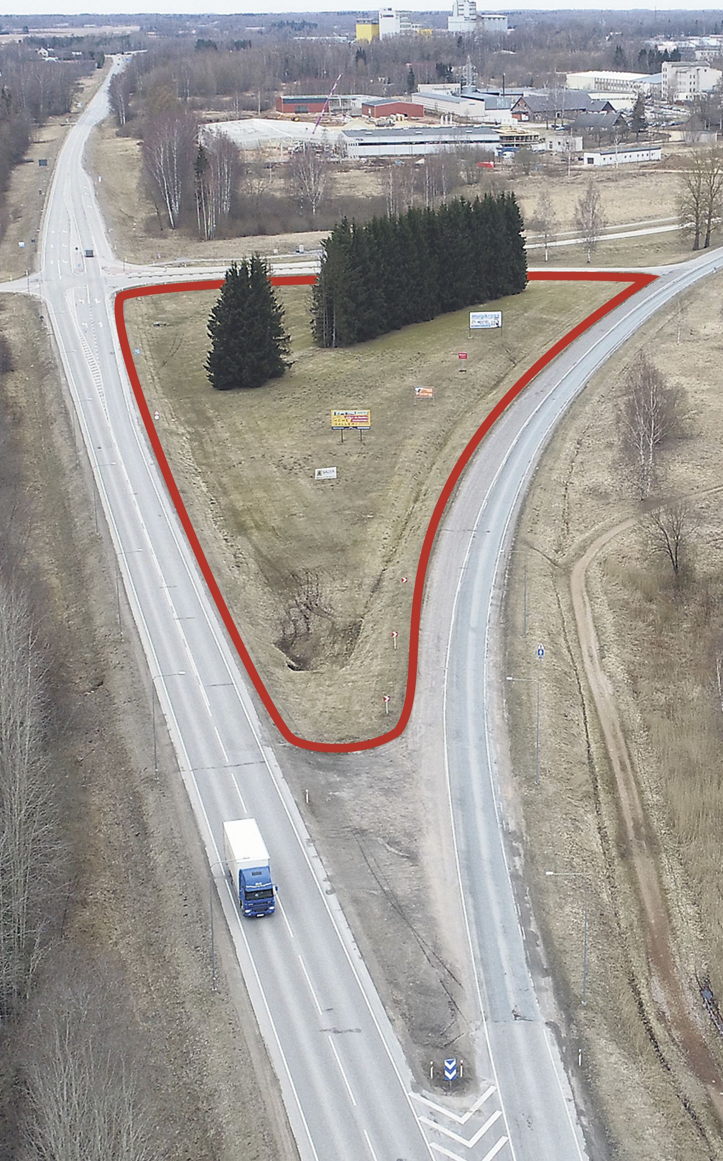 Linnajuhid mõtlevad tammesalu rajada Viljandi sissesõidutee äärsele haljasalale.