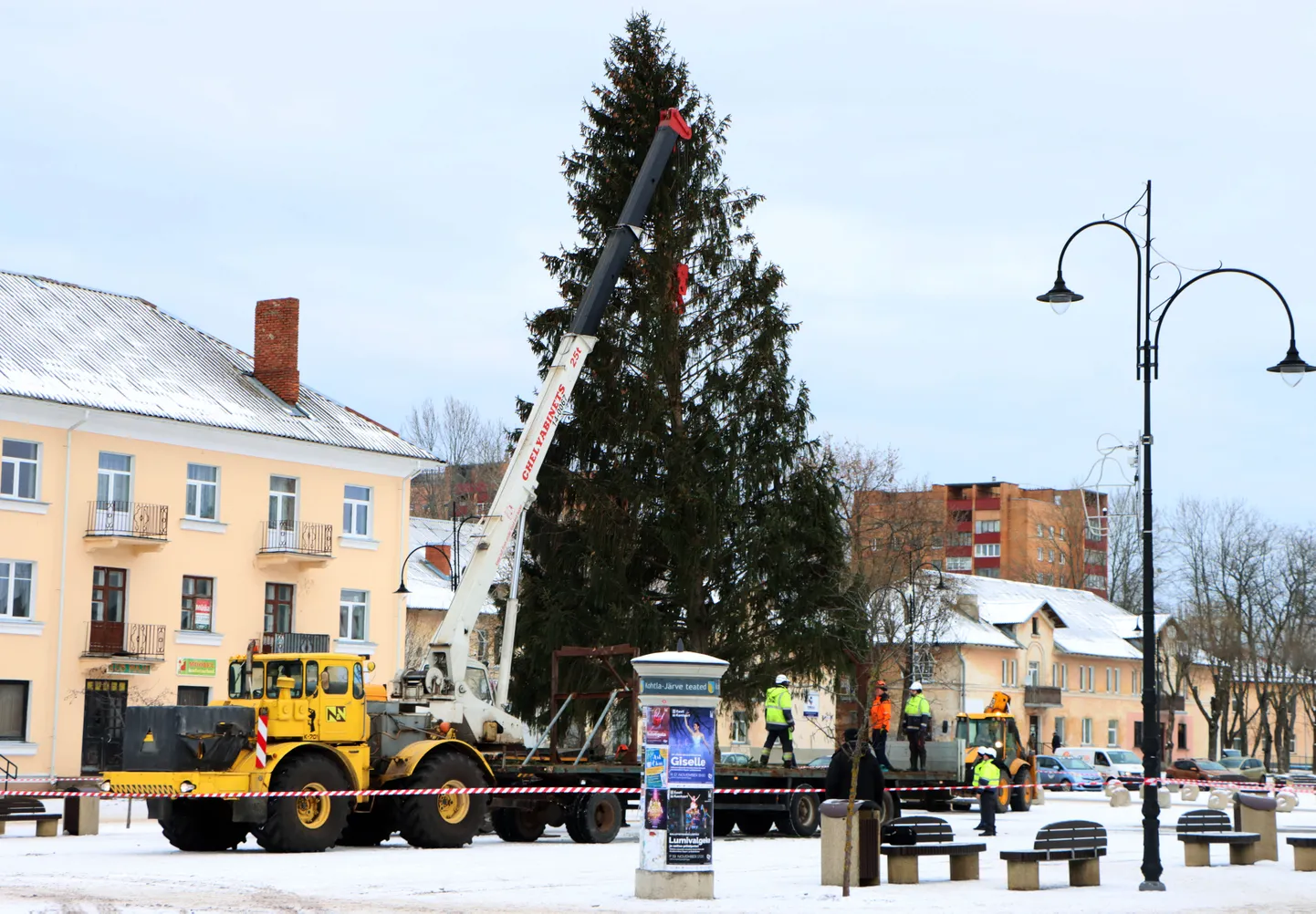Selline ta on − Kohtla-Järve kõrgeim jõulupuu.